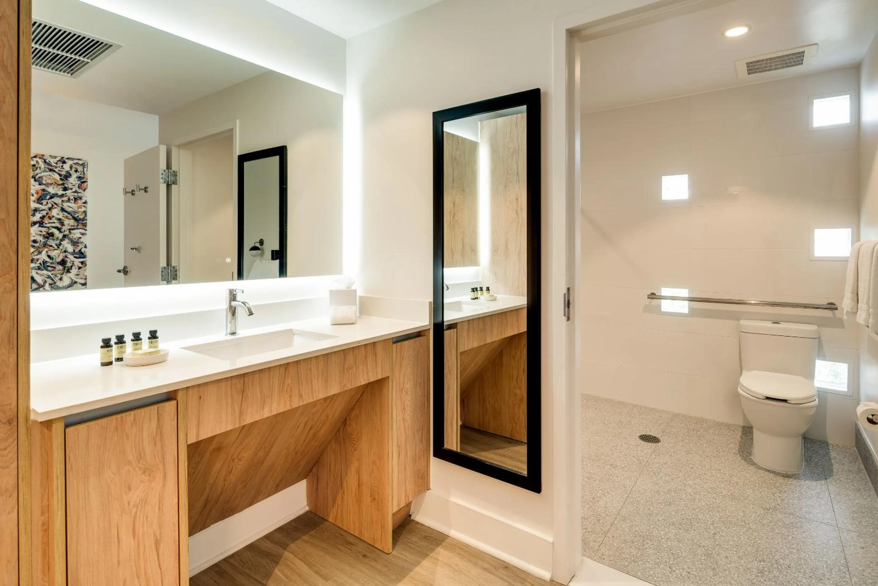 Bathroom in Kenmore Village Hotel, South Beach