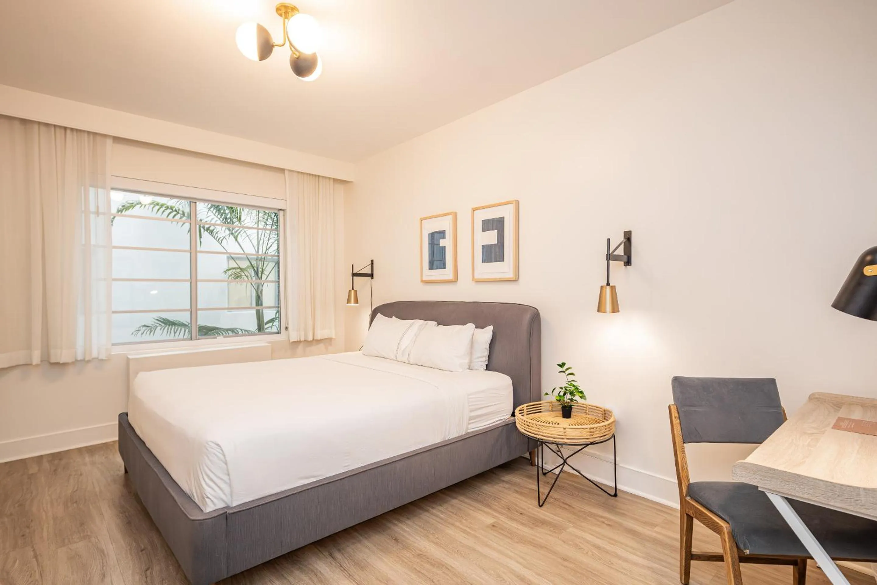 Bedroom, Bed in Kenmore Village Hotel, South Beach