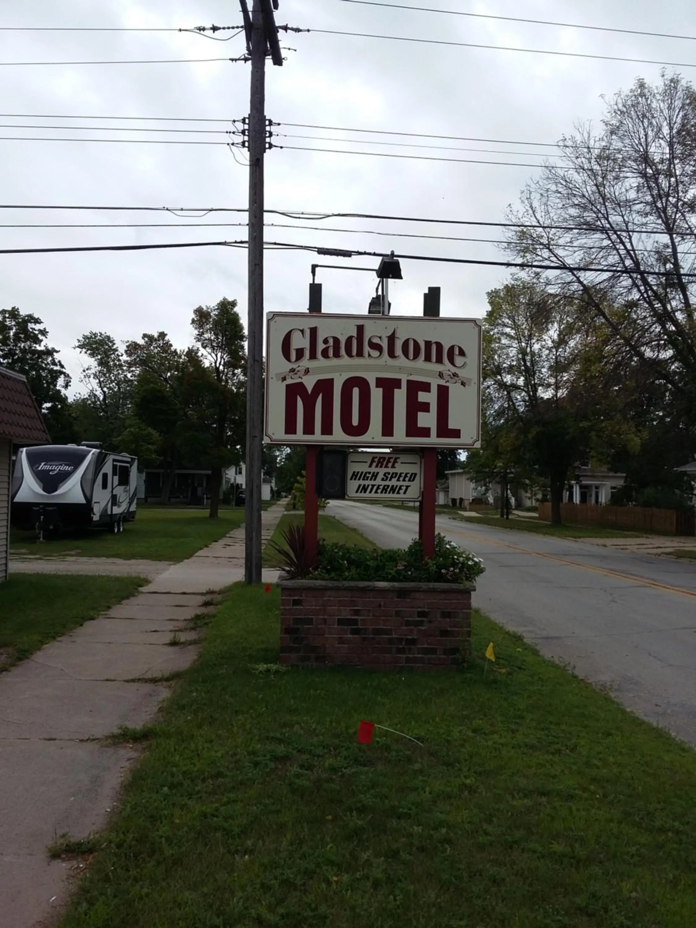 Logo/Certificate/Sign in Gladstone Motel