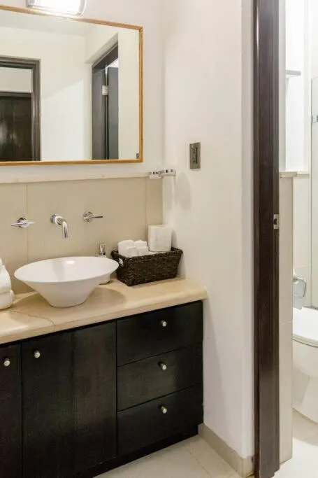 Bathroom in Hermoso Penthouse Rooftop con alberca