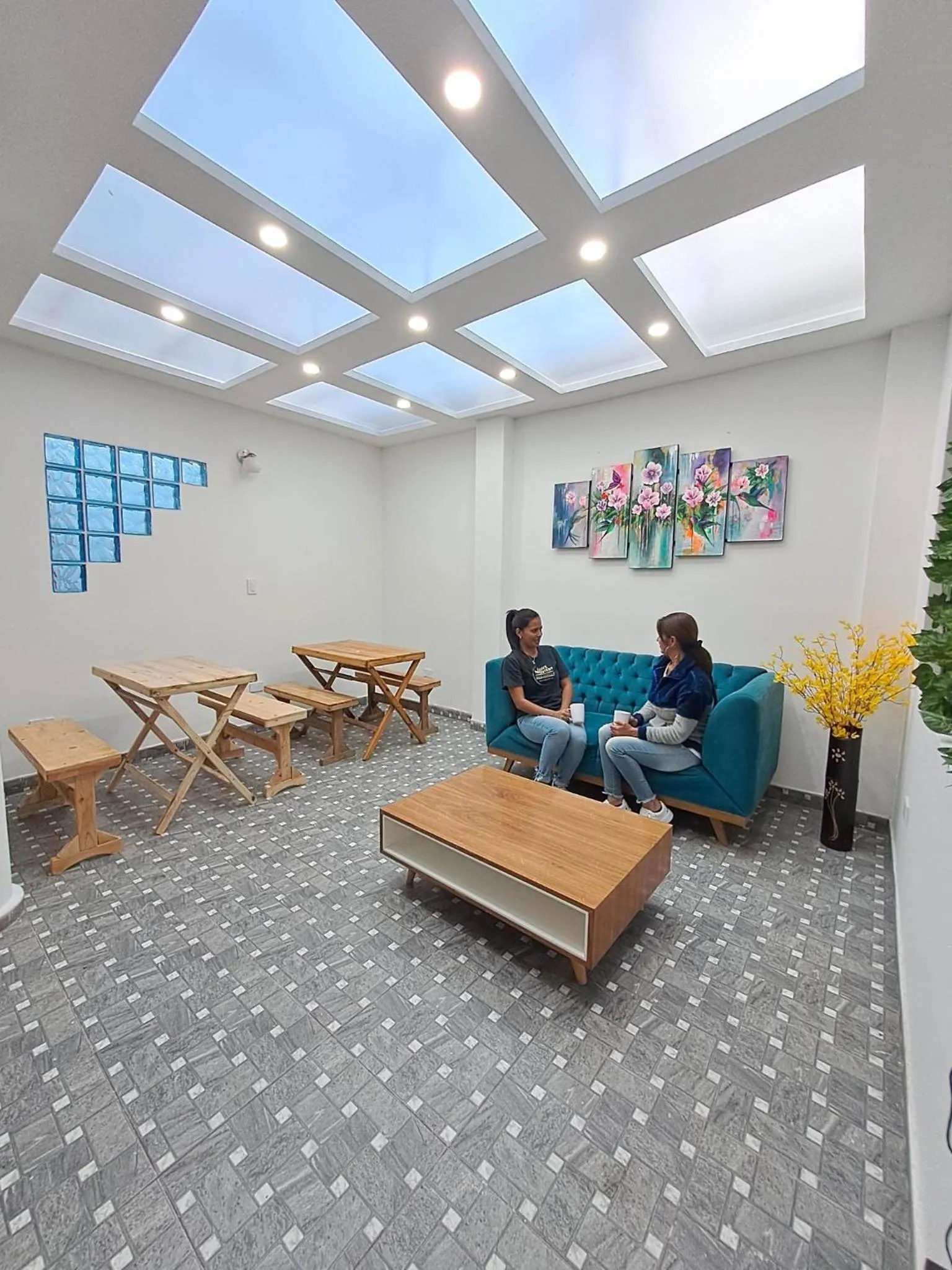 Communal lounge/ TV room in Makarena Hostel