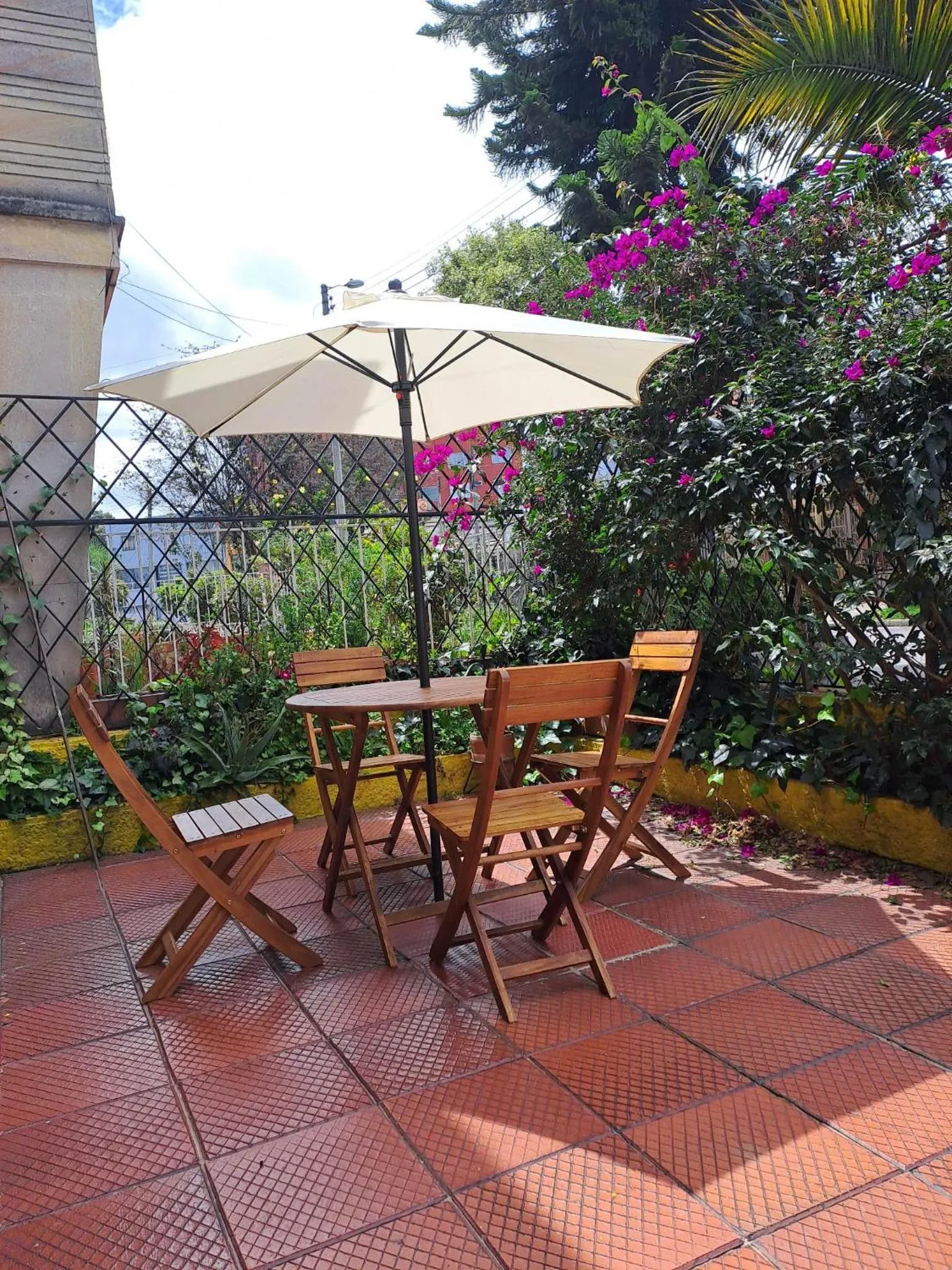 Dining area in Makarena Hostel