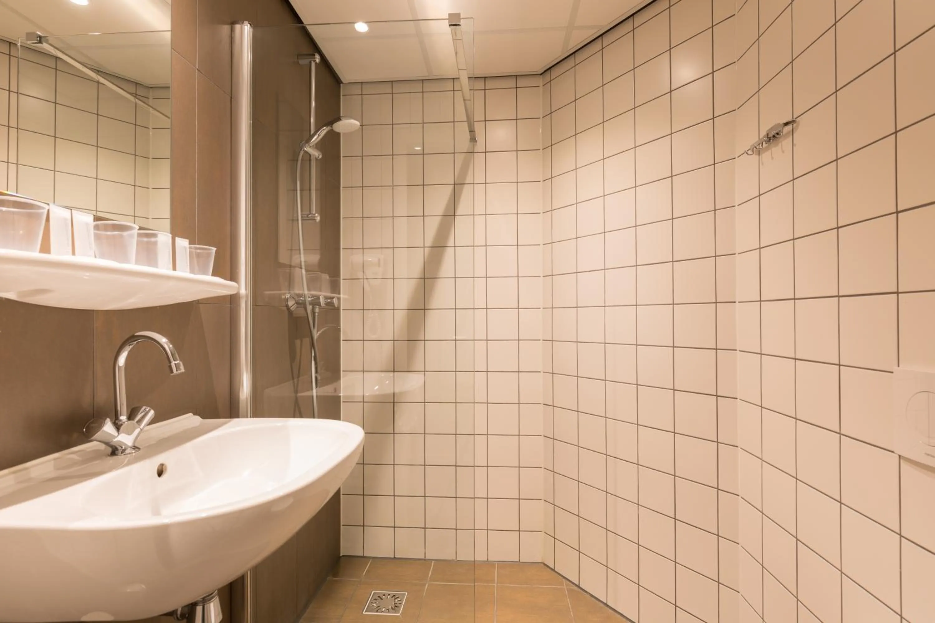 Shower in Best Western Amsterdam