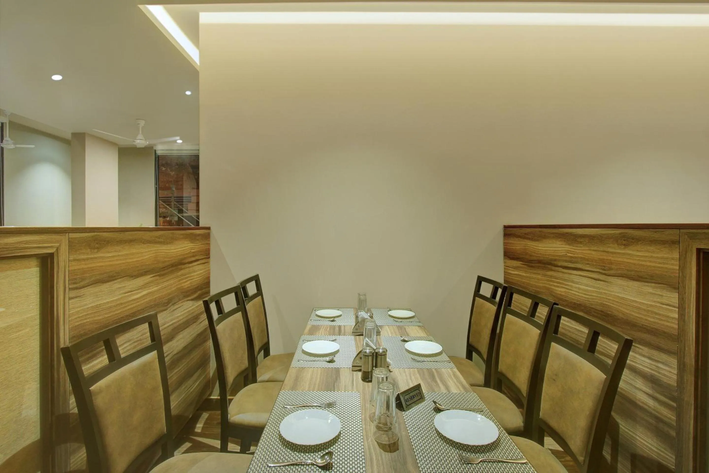 Restaurant/places to eat in Laxman Residency