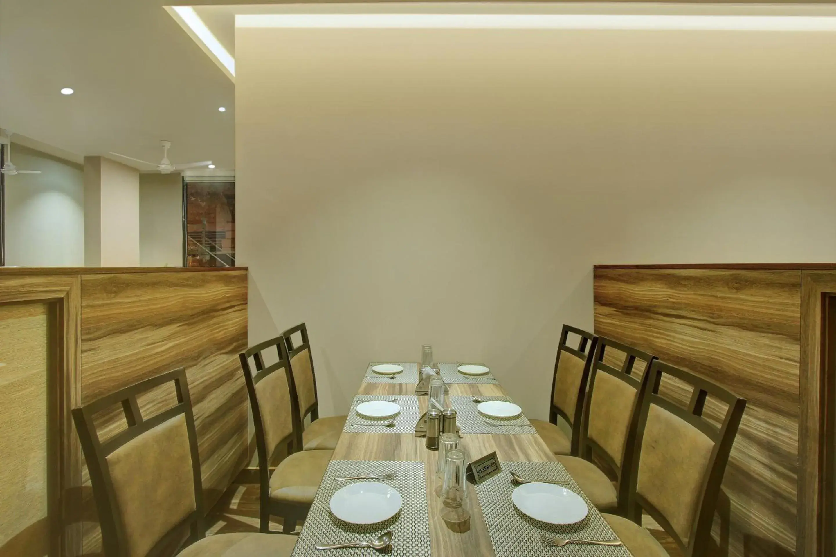Restaurant/places to eat in Laxman Residency Restaurant/places to eat in Laxman Residency
