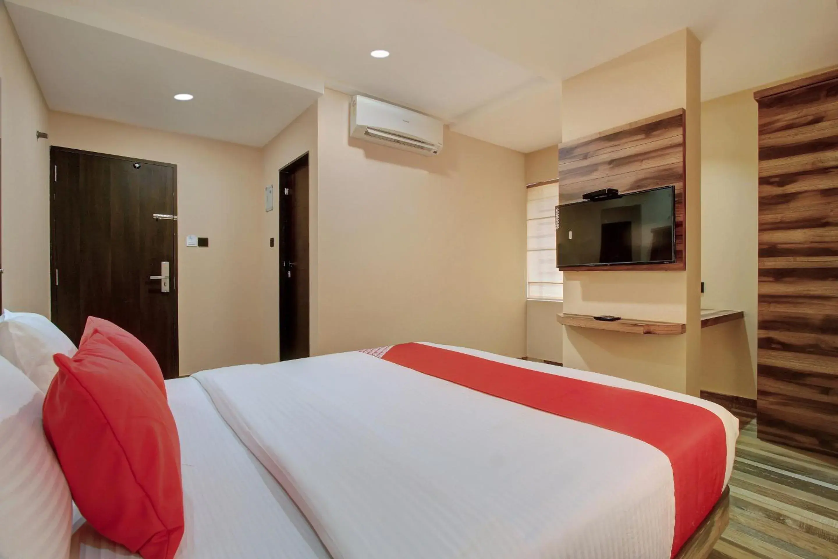 Photo of the whole room, Bed in Laxman Residency Photo of the whole room, Bed in Laxman Residency