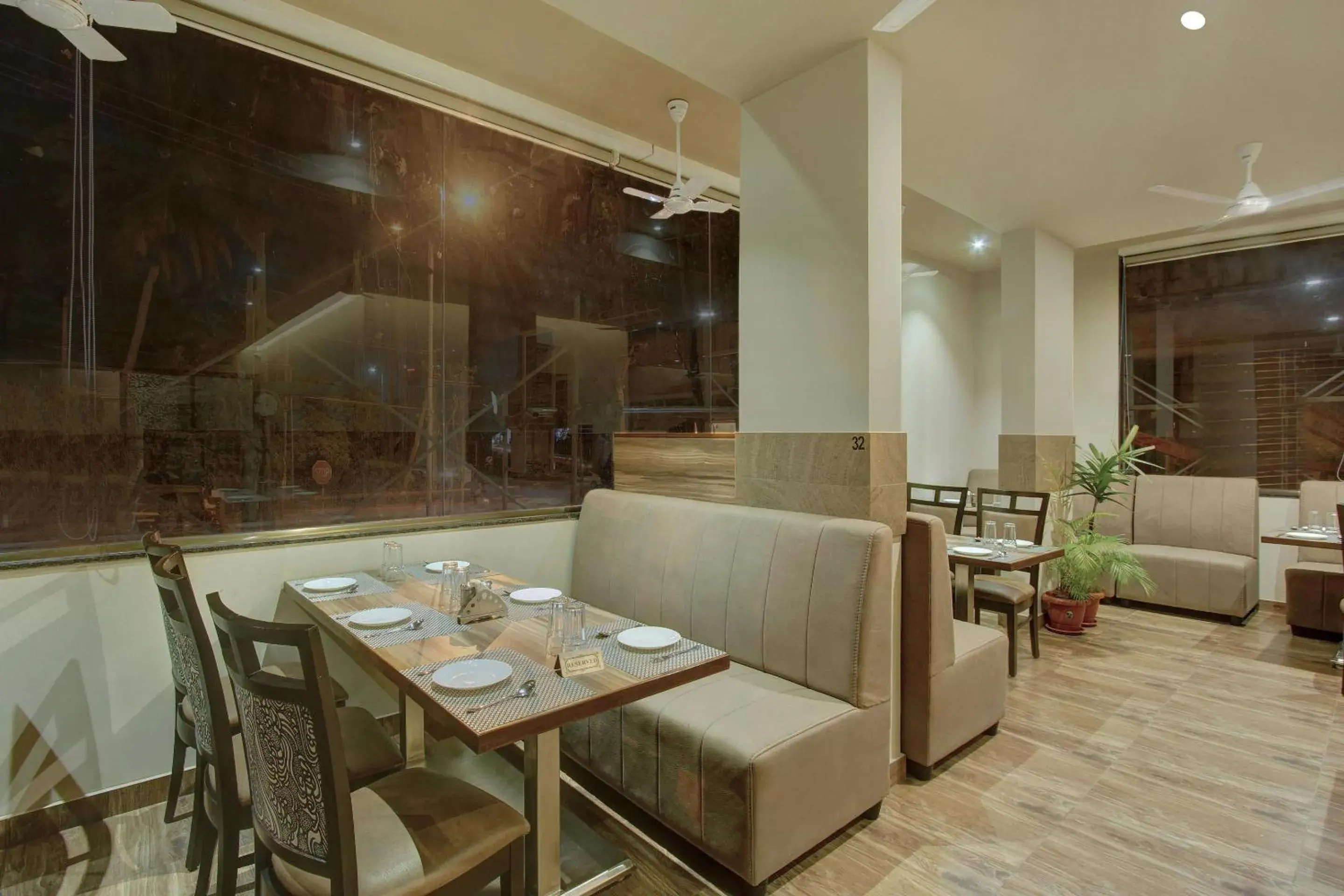Restaurant/places to eat in Laxman Residency Restaurant/places to eat in Laxman Residency