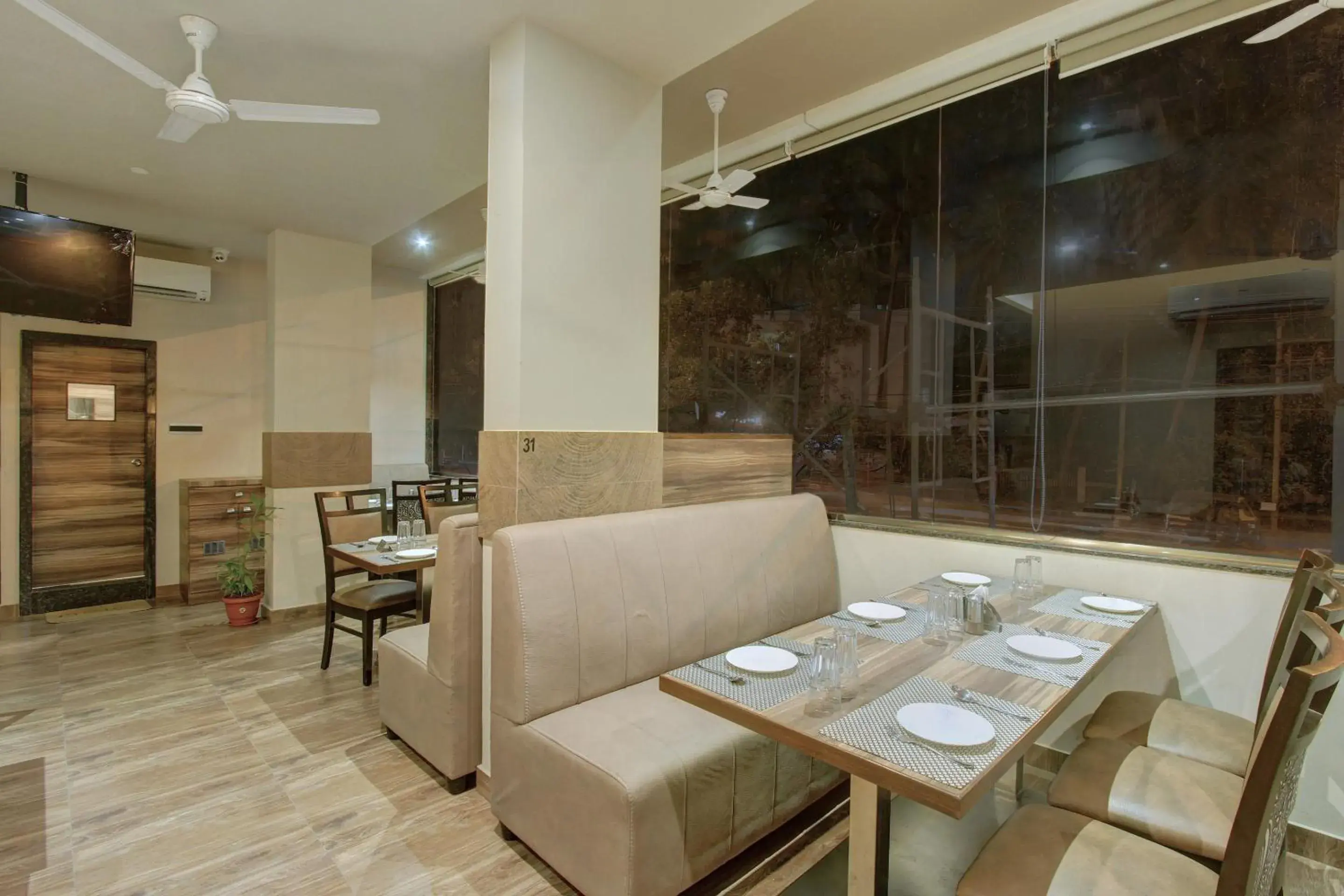 Restaurant/places to eat in Laxman Residency Restaurant/places to eat in Laxman Residency