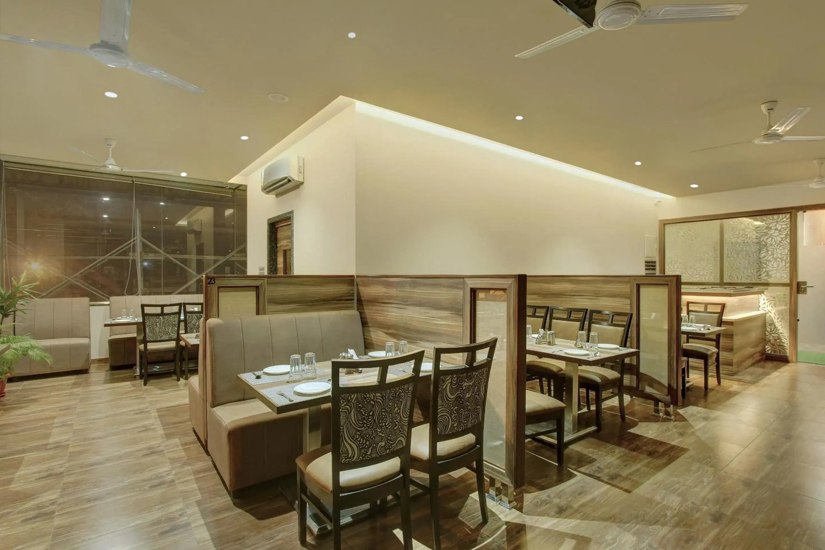 Restaurant/places to eat in Laxman Residency Restaurant/places to eat in Laxman Residency