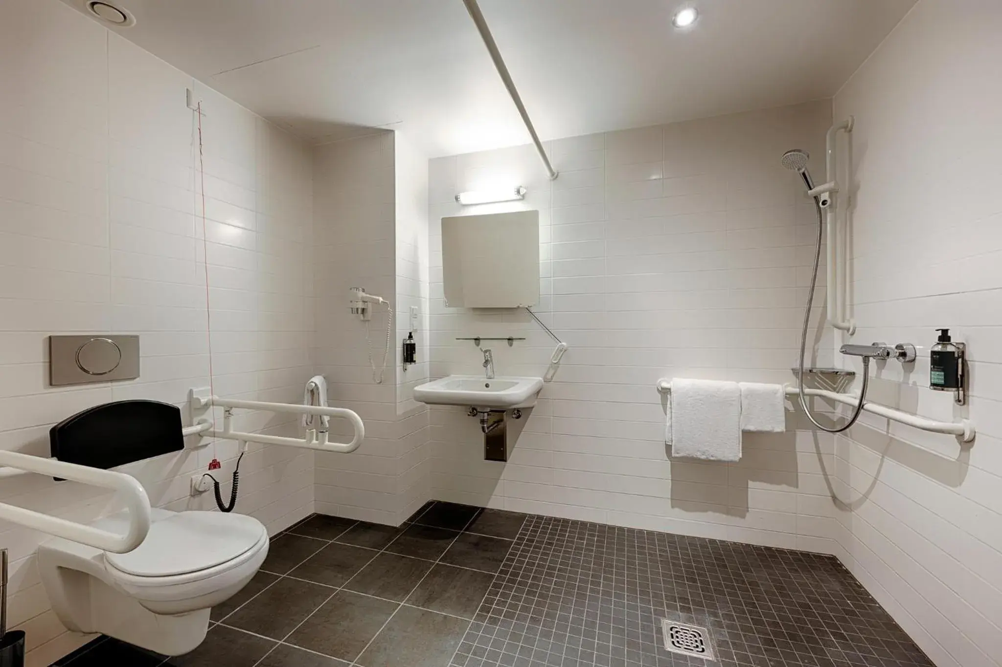 Double Room - Disability Access in Premier Inn Hannover City University Double Room - Disability Access in Premier Inn Hannover City University