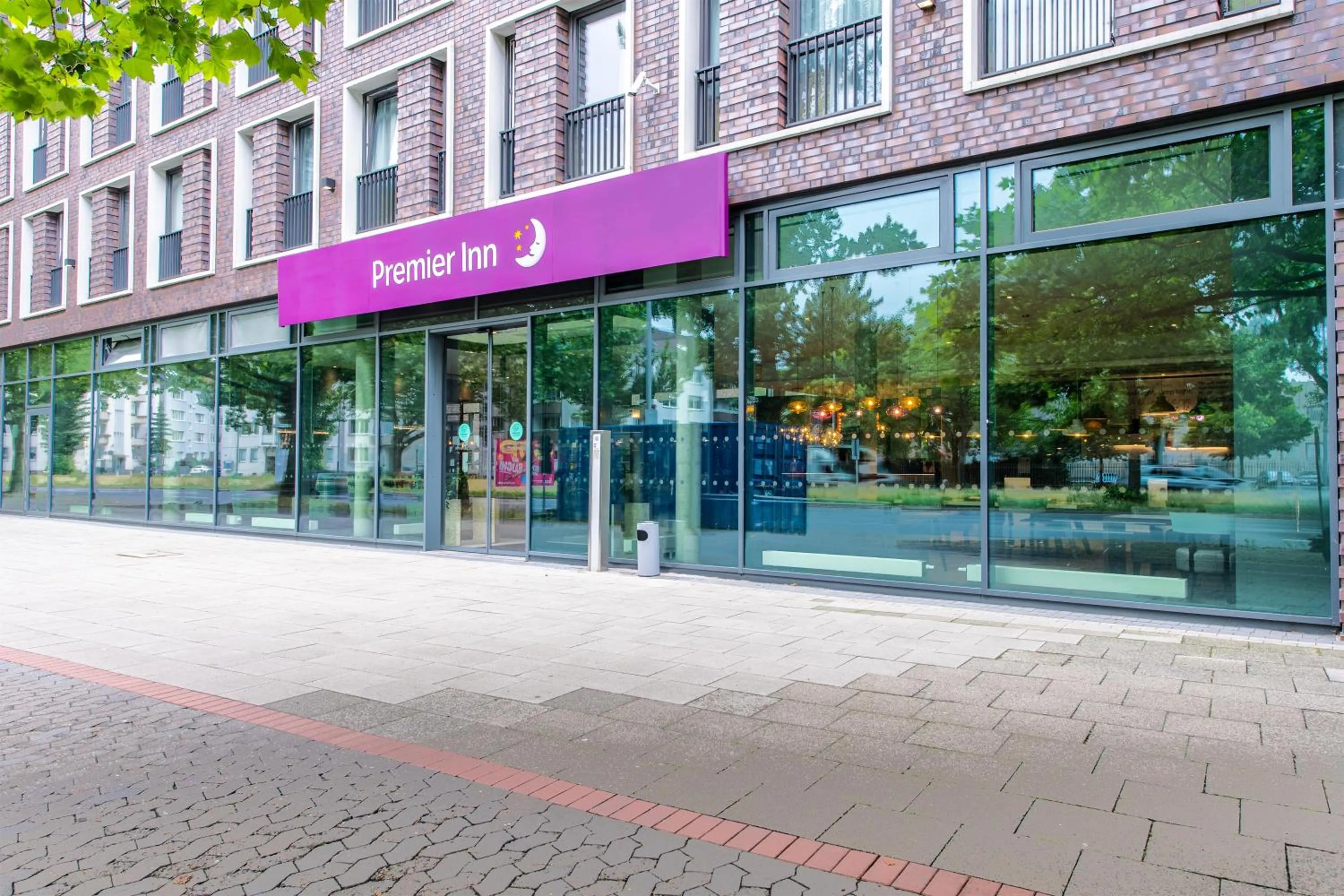 Property building in Premier Inn Hannover City University