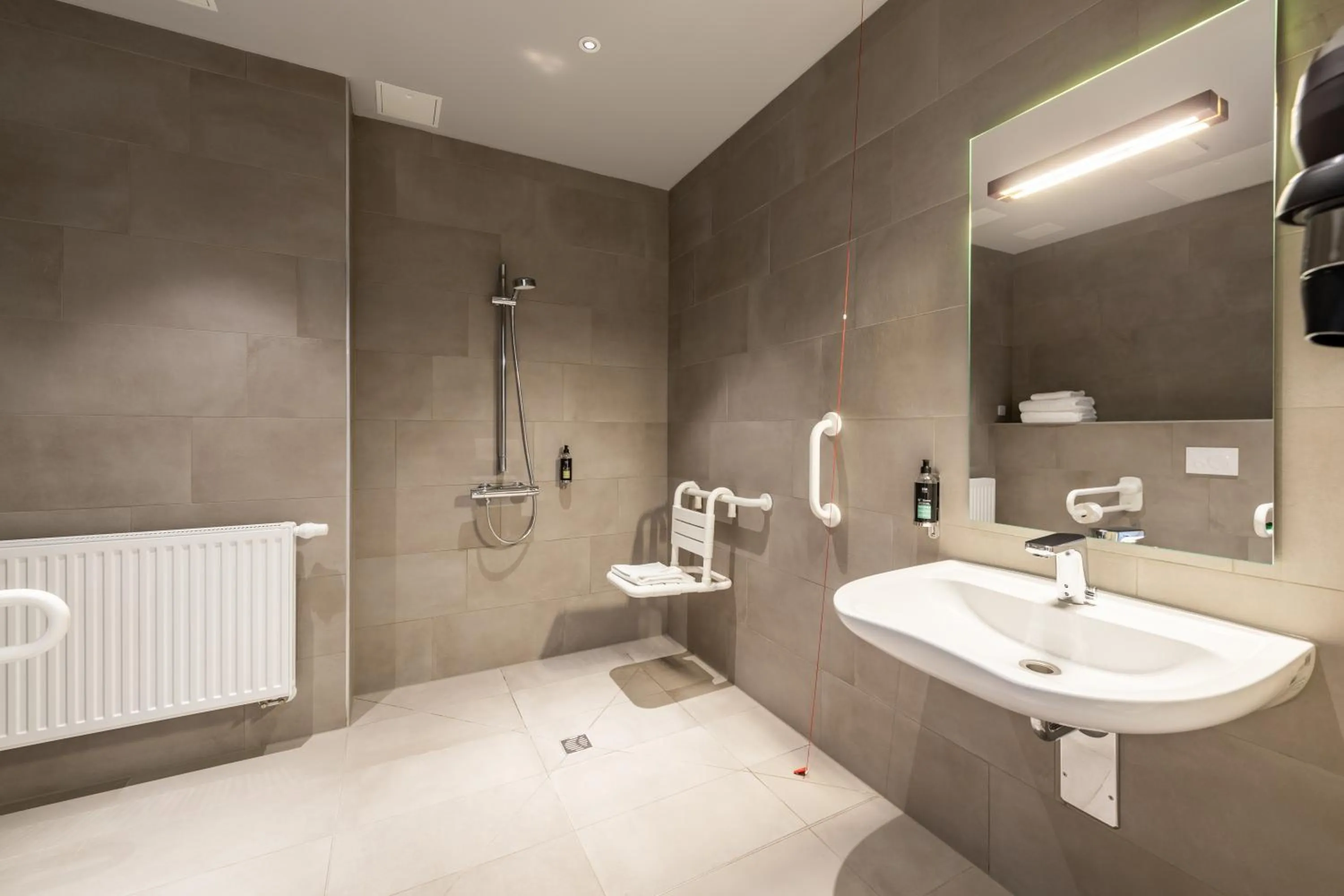 Shower in Premier Inn Heidelberg City Bahnstadt