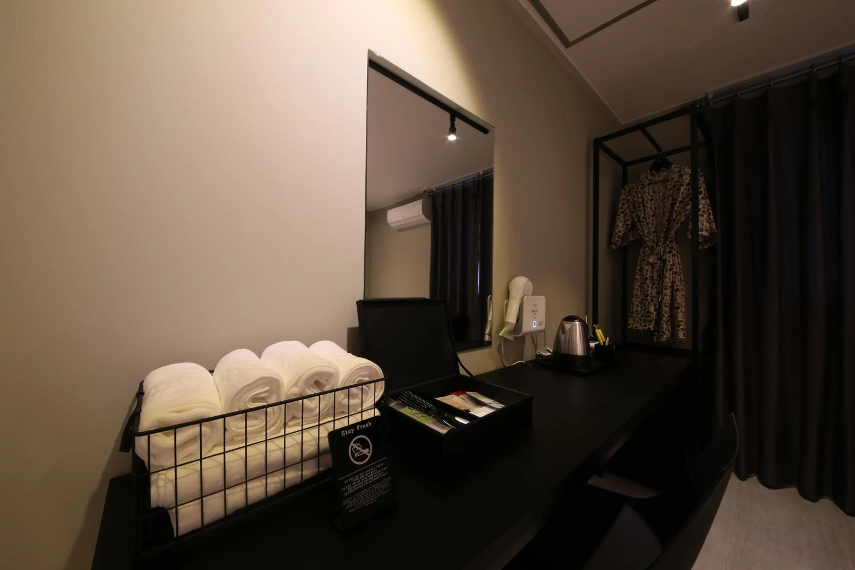 Bed in Almond Hotel Gupo Station