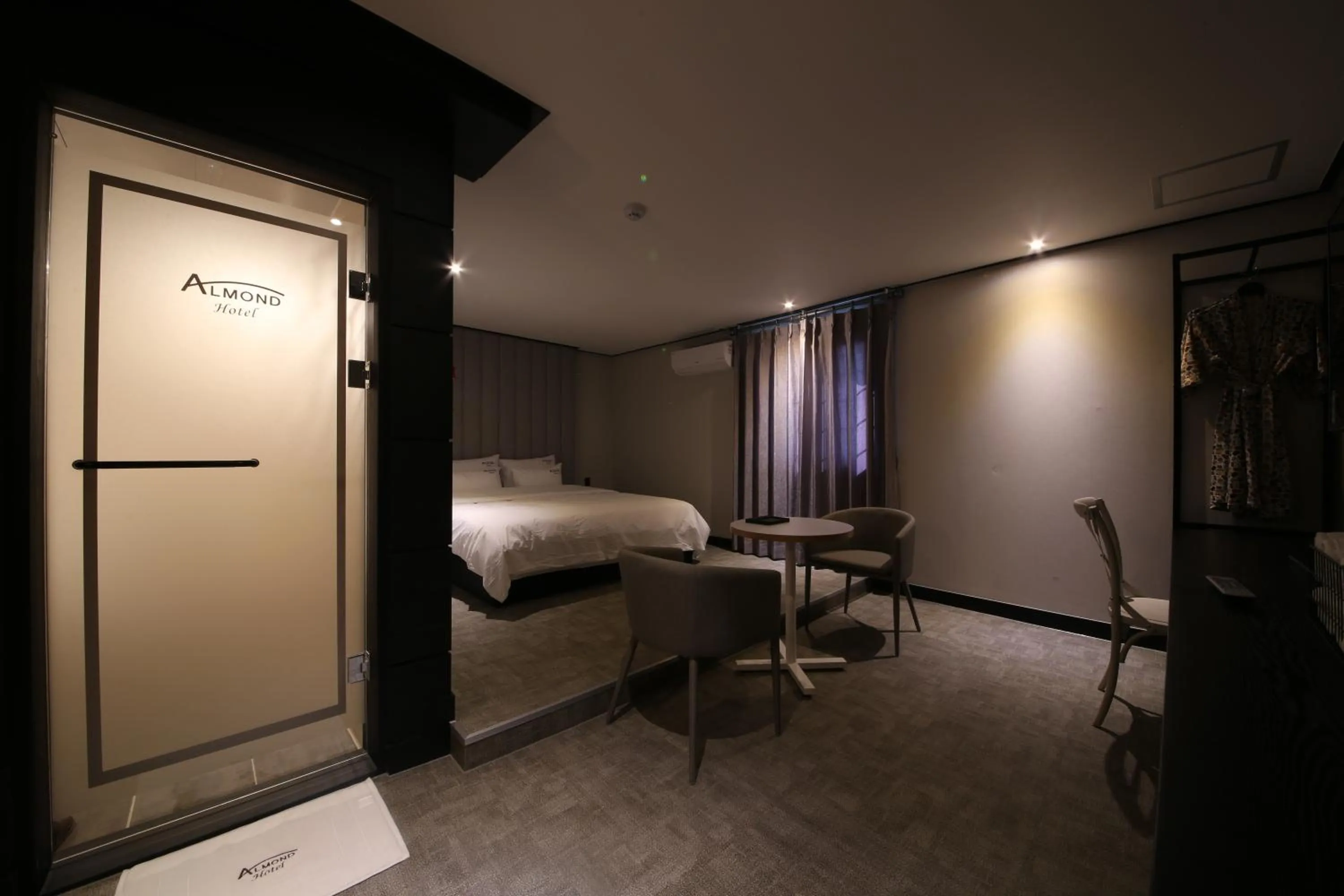 Bed in Almond Hotel Gupo Station