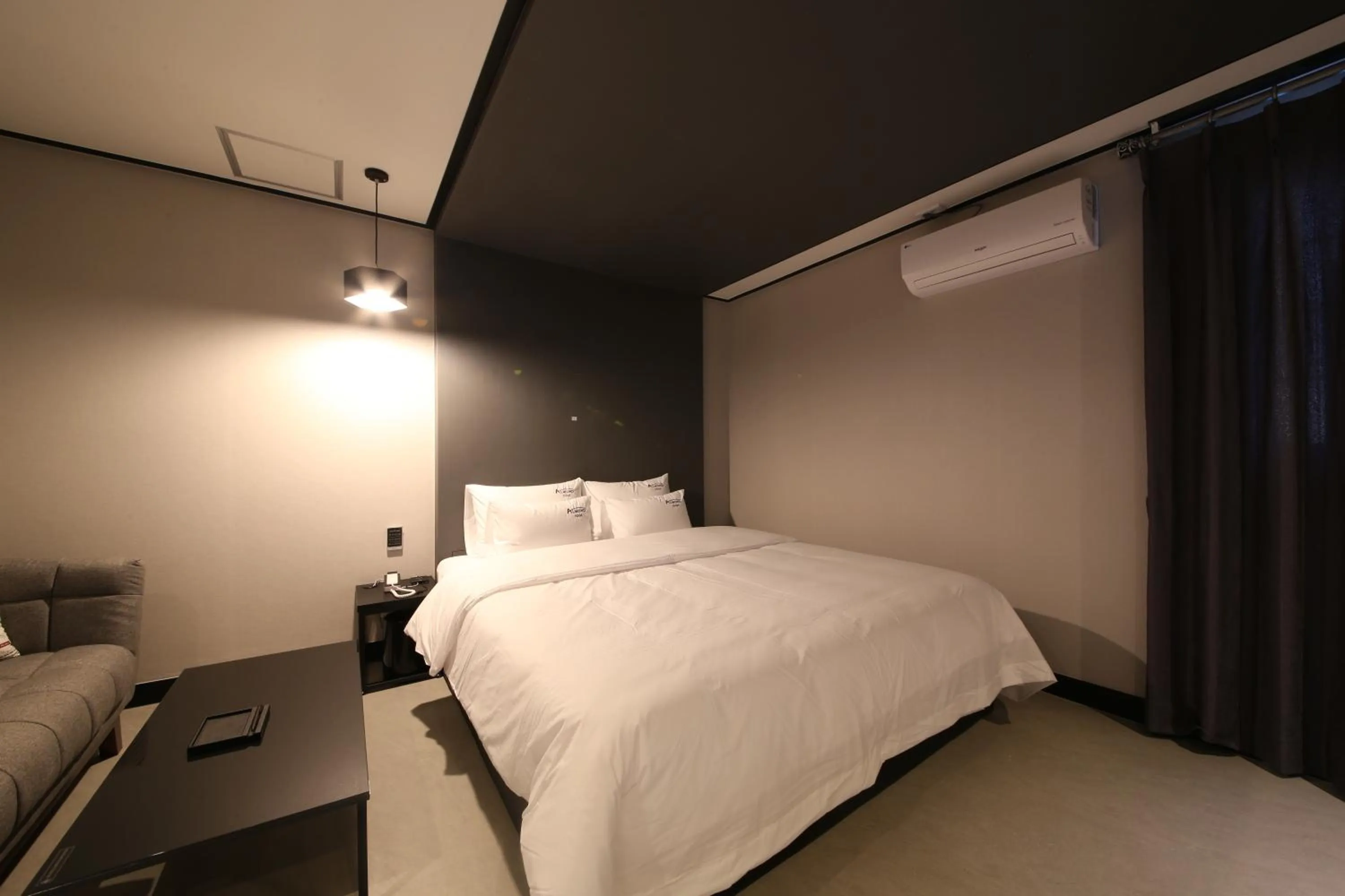 Bed in Almond Hotel Gupo Station