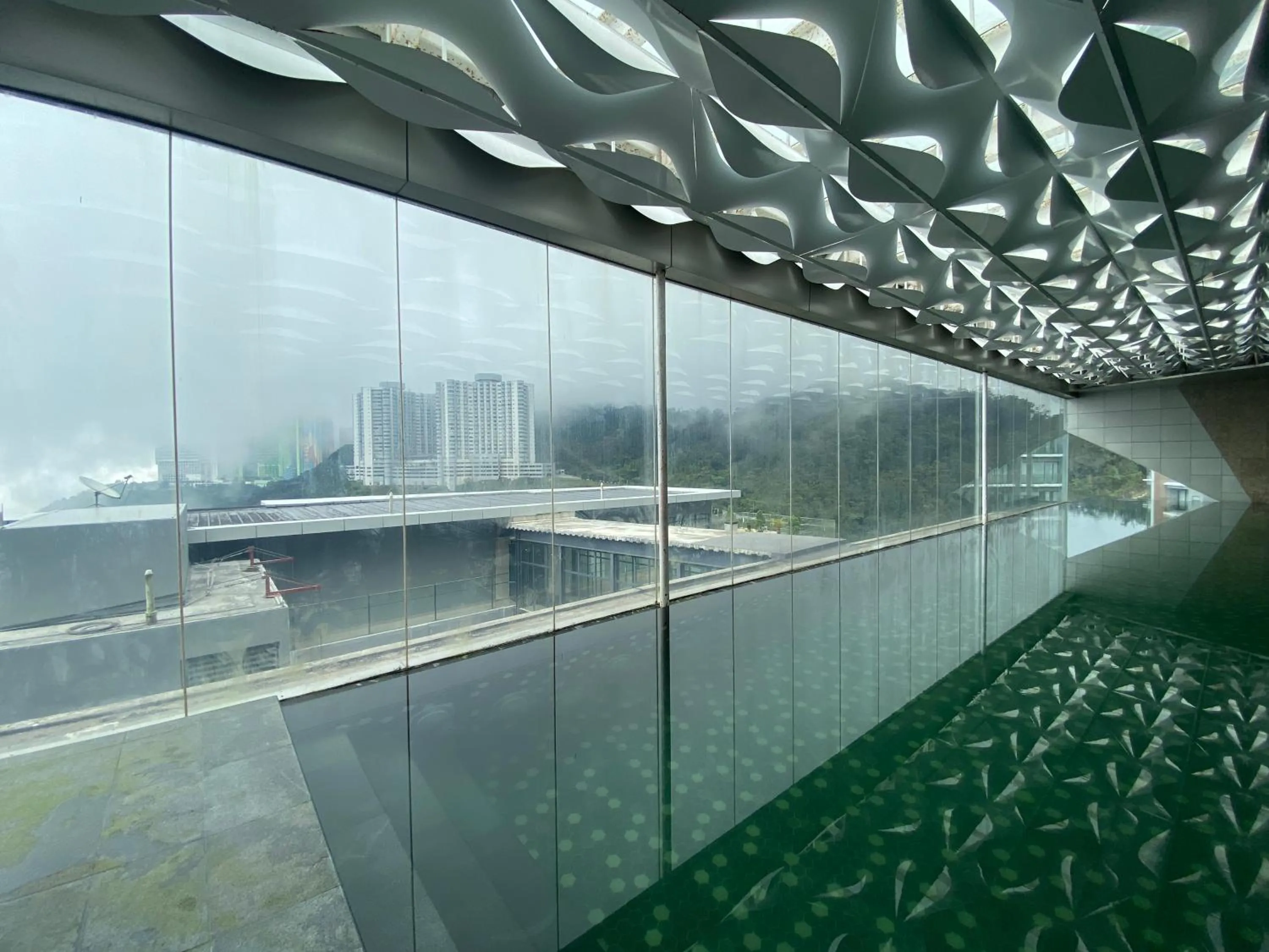 Swimming pool in Genting Grandeur Suite - Ion D'elemen
