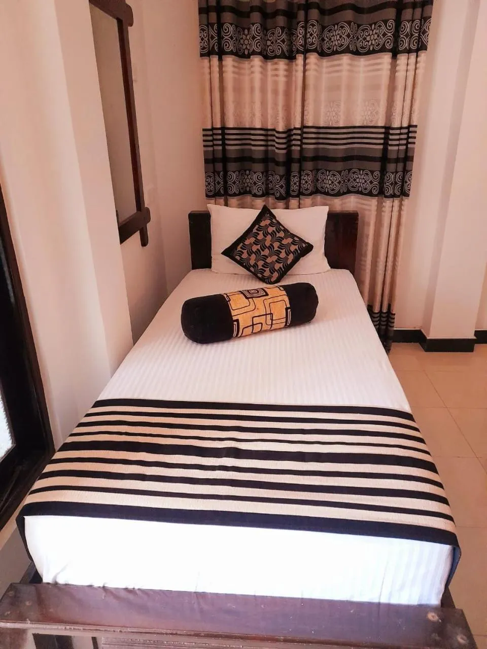 Bedroom, Bed in Heritage Rangiri Villa