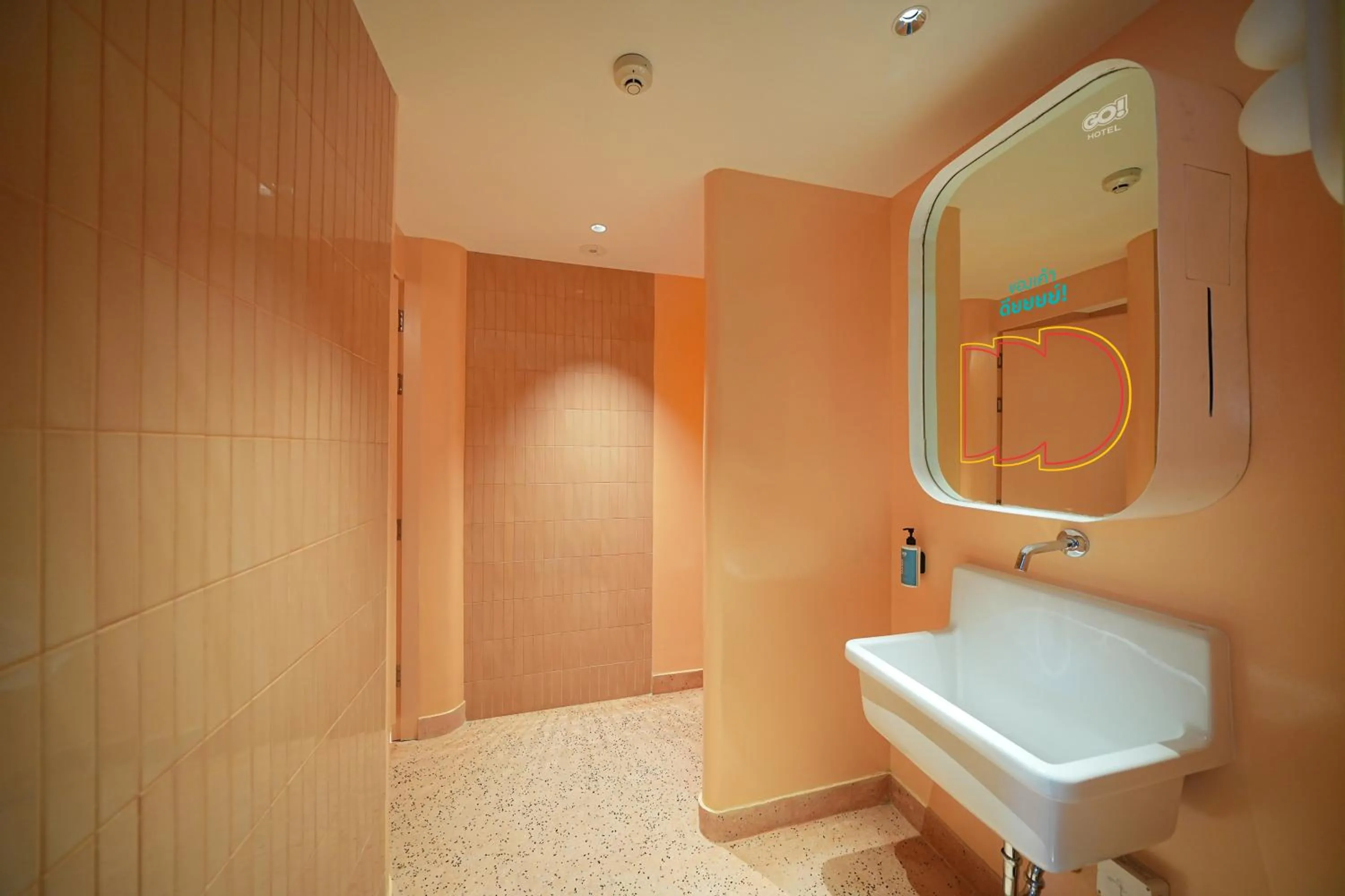 Toilet in GO Hotel Si Racha at Central Si Racha