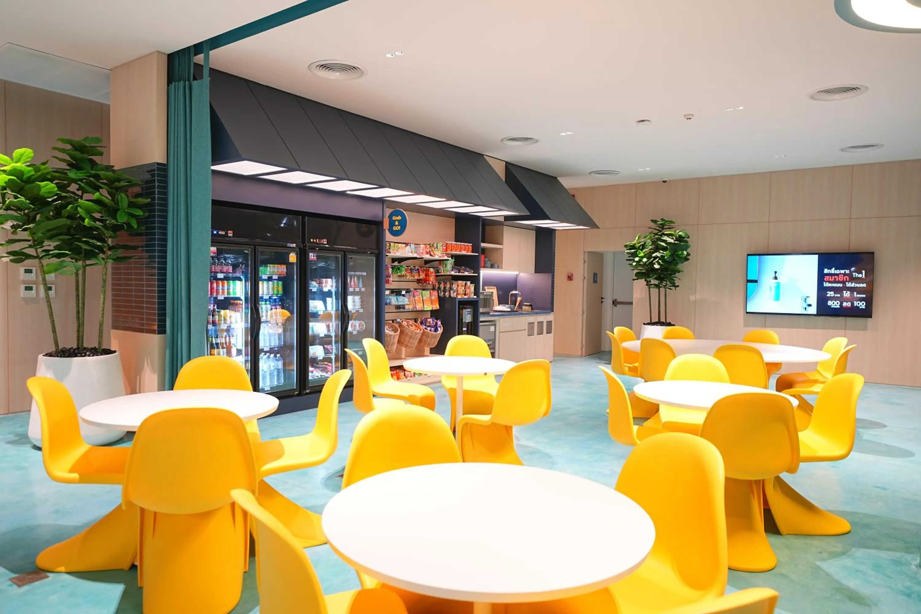 Lounge or bar in GO Hotel Si Racha at Central Si Racha