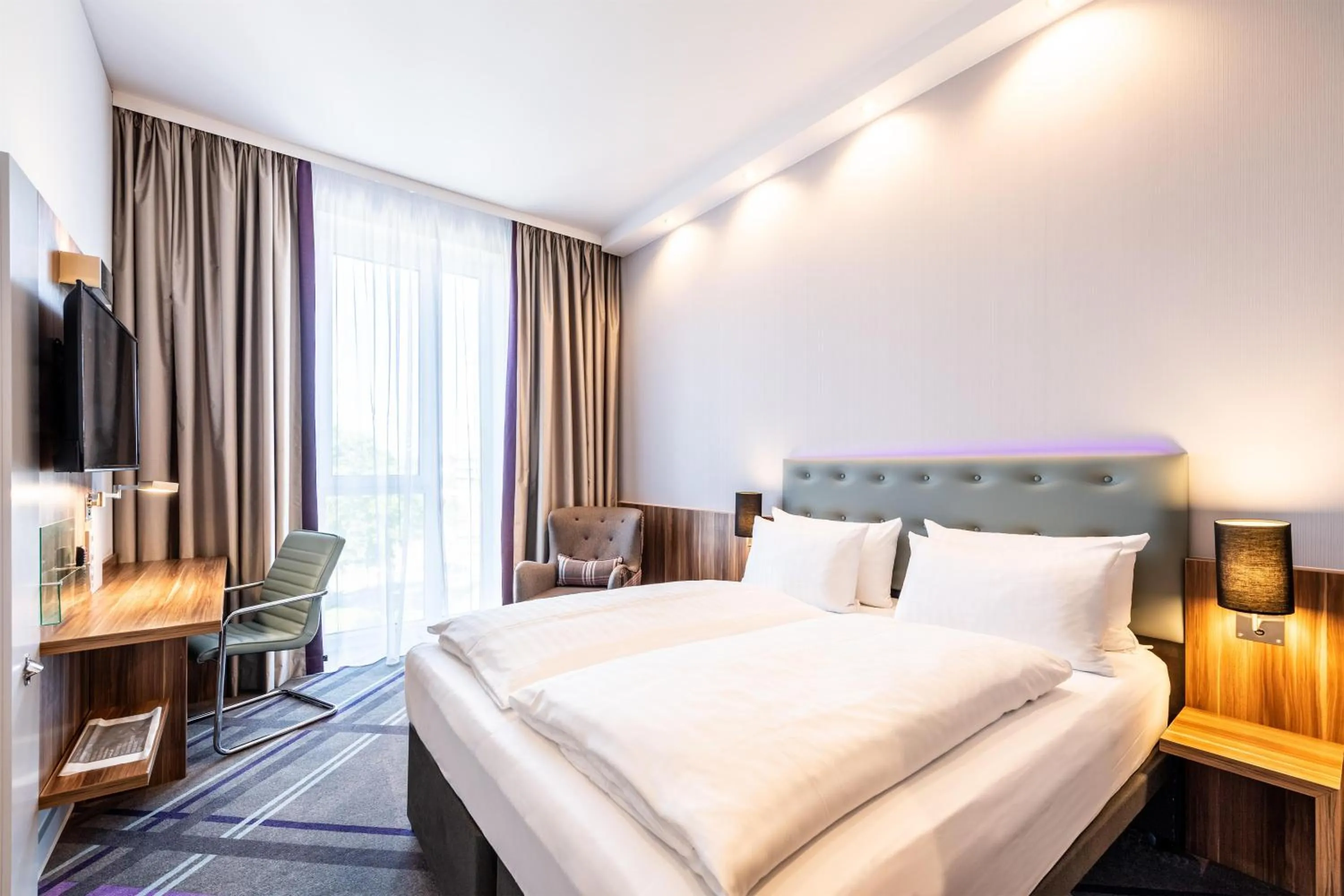 Bedroom, Bed in Premier Inn Heidelberg City Centre