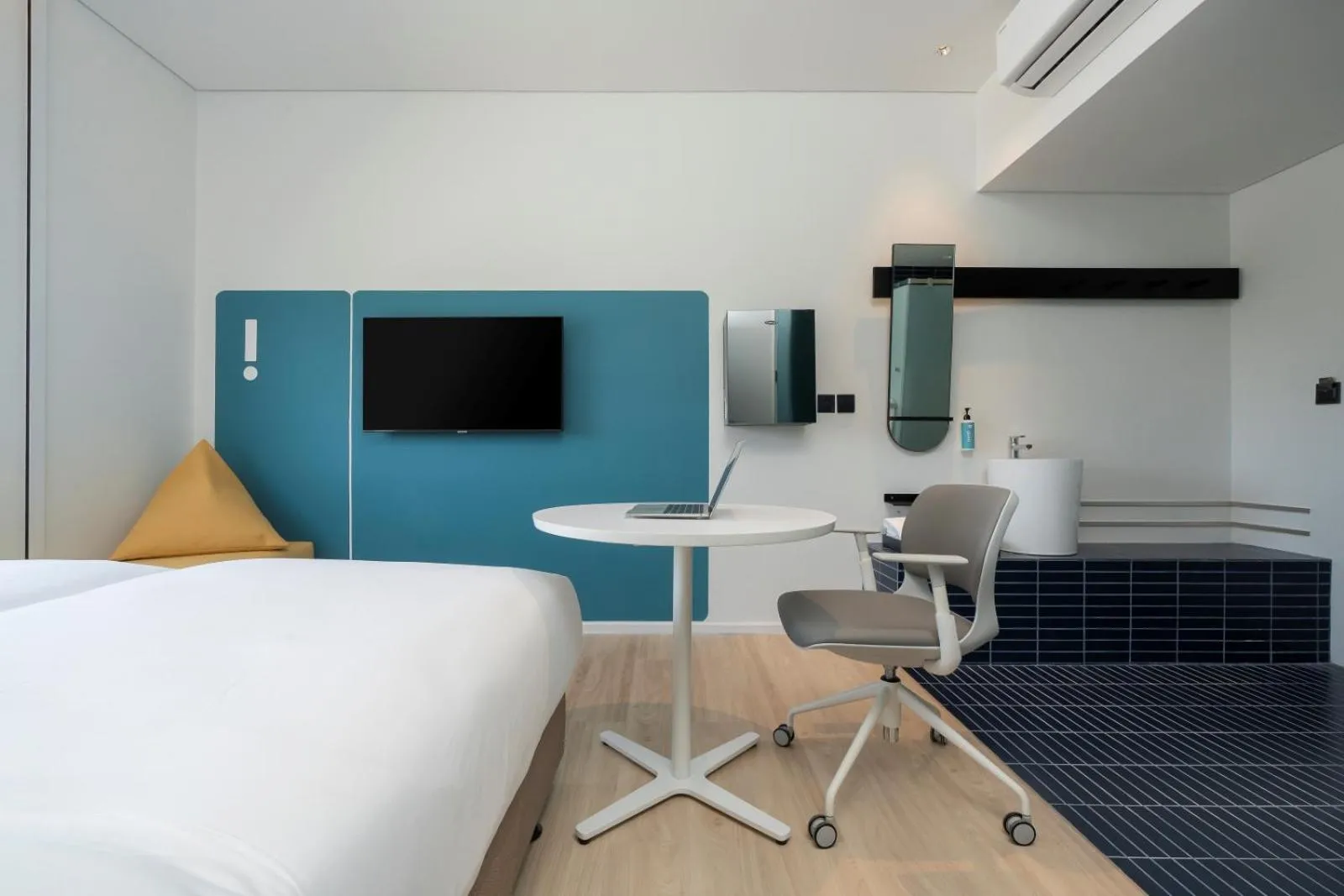 Bathroom, Bed in GO Hotel Chonburi at Central Chonburi