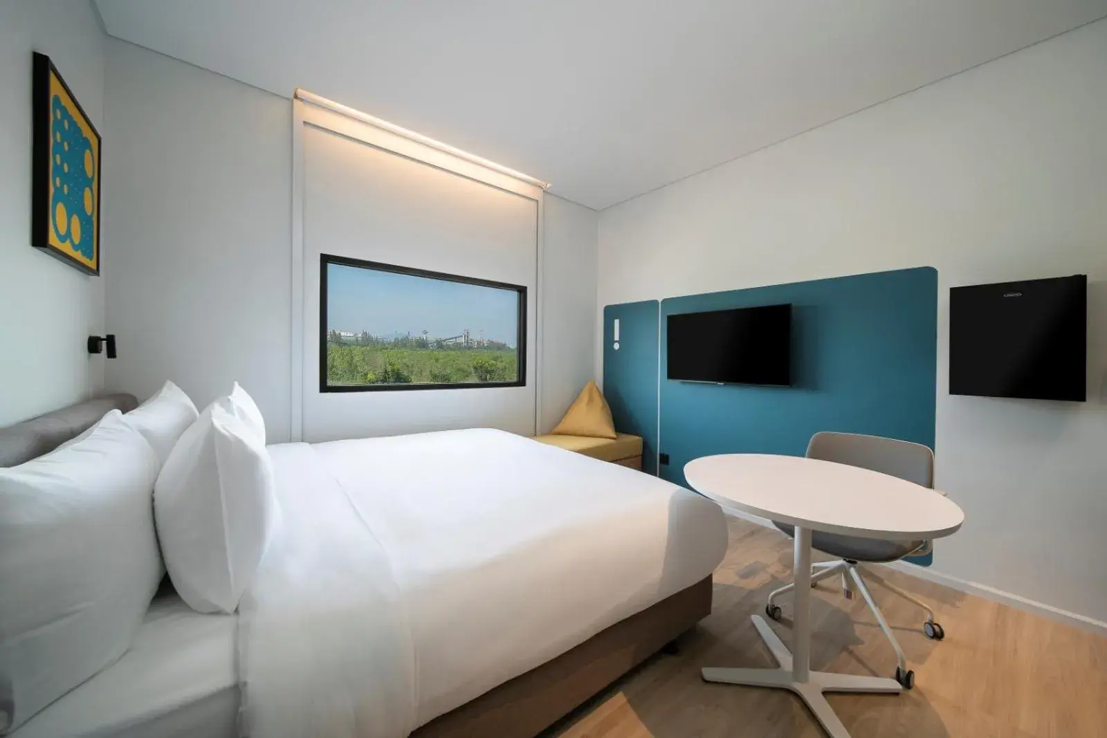 TV and multimedia, Bed in GO Hotel Chonburi at Central Chonburi TV and multimedia, Bed in GO Hotel Chonburi at Central Chonburi