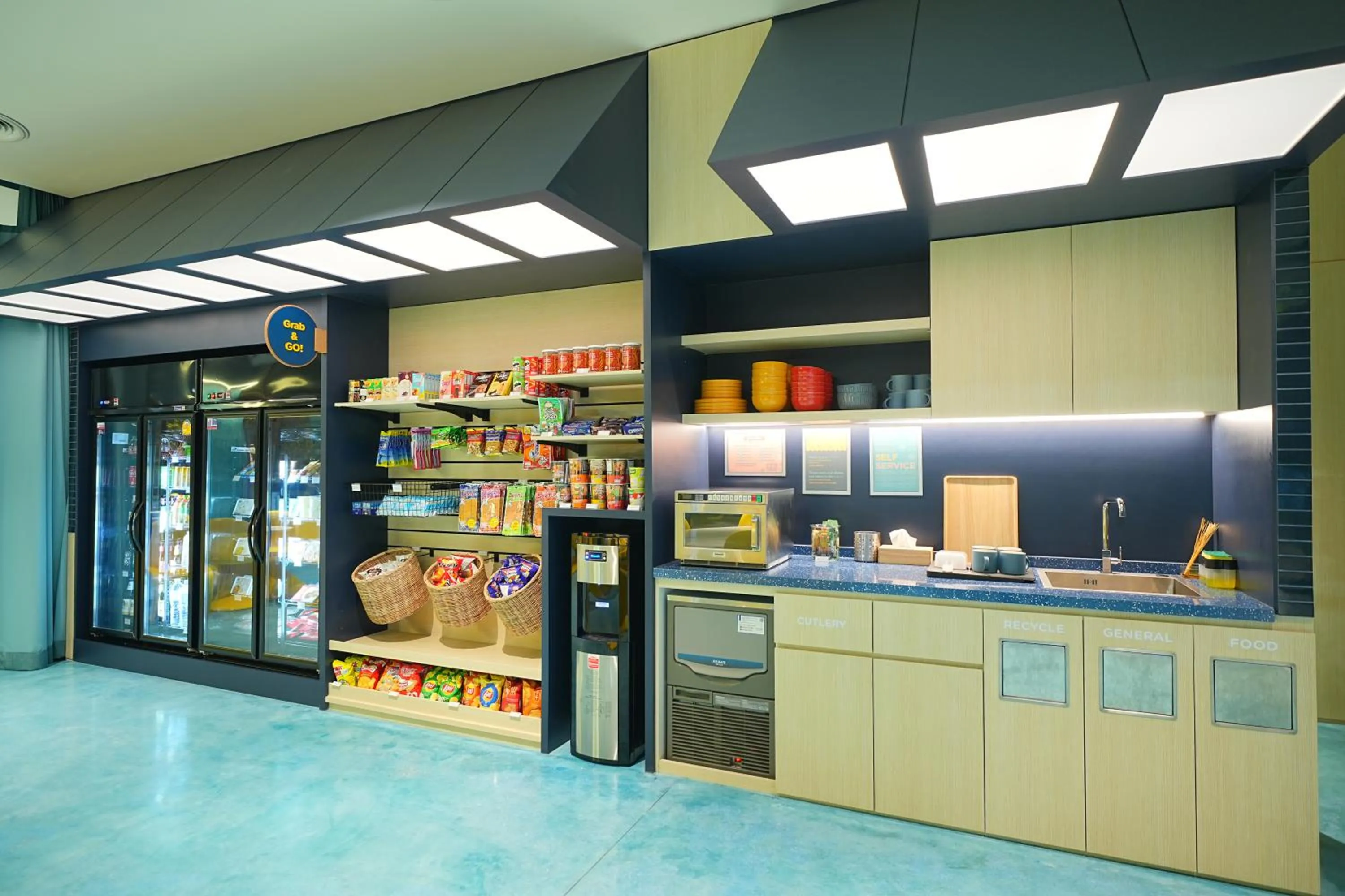 Kitchen or kitchenette in GO Hotel Chonburi at Central Chonburi