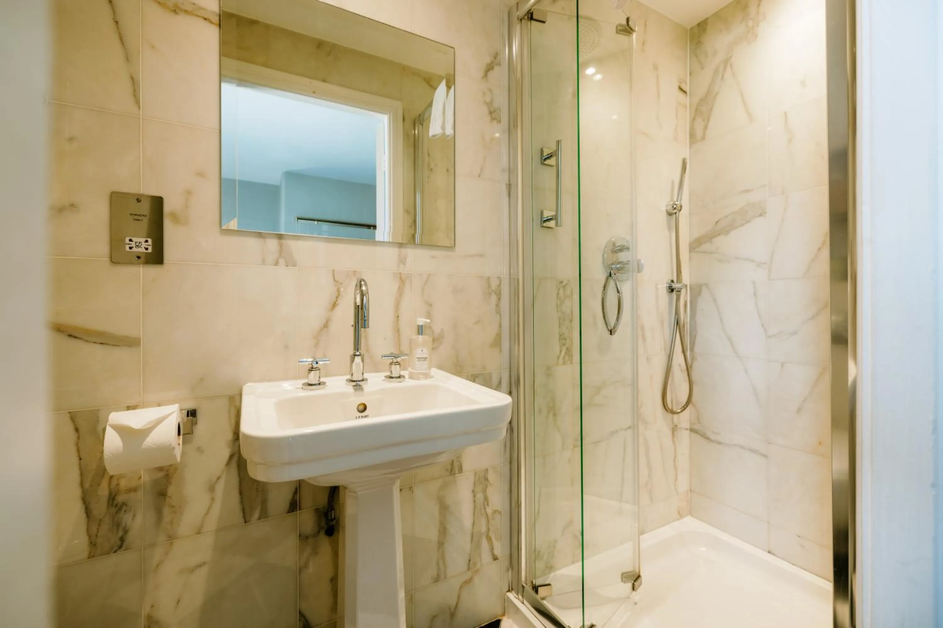 Bathroom in The Peacock at Rowsley