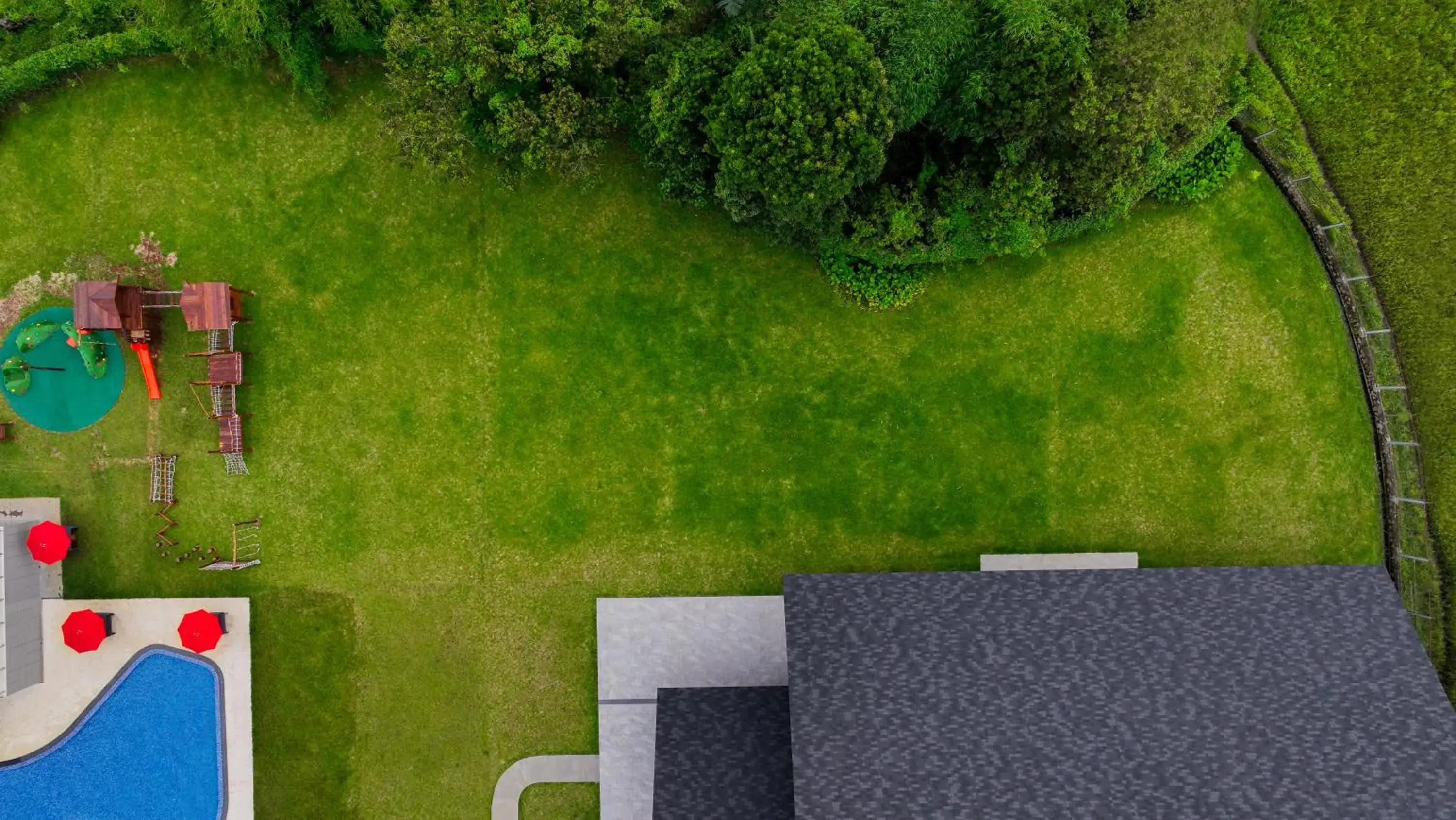 Swimming pool in Aston Serang Hotel & Convention Center Swimming pool in Aston Serang Hotel & Convention Center