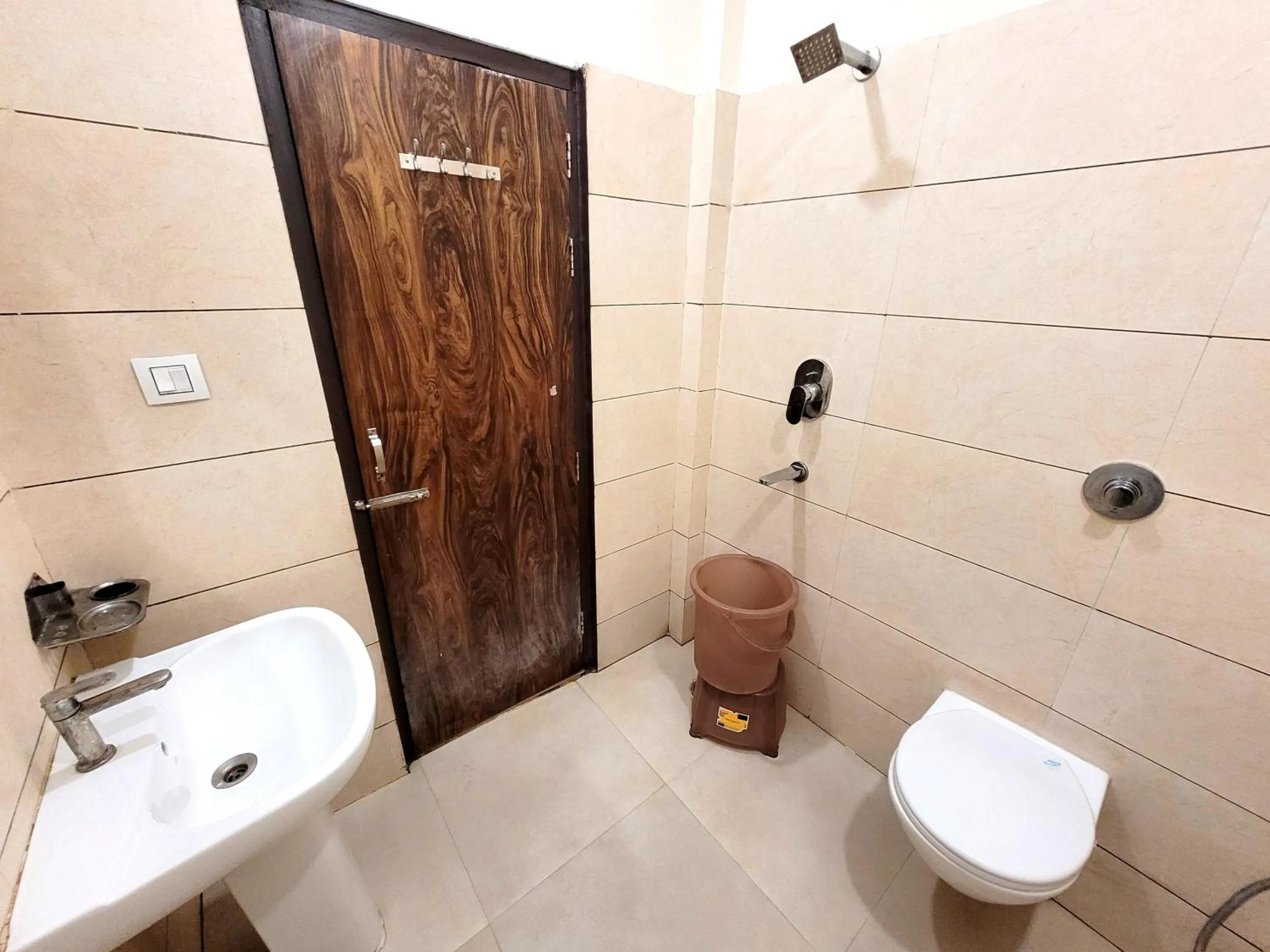 Shower in The Nirvana By Urban Galaxy