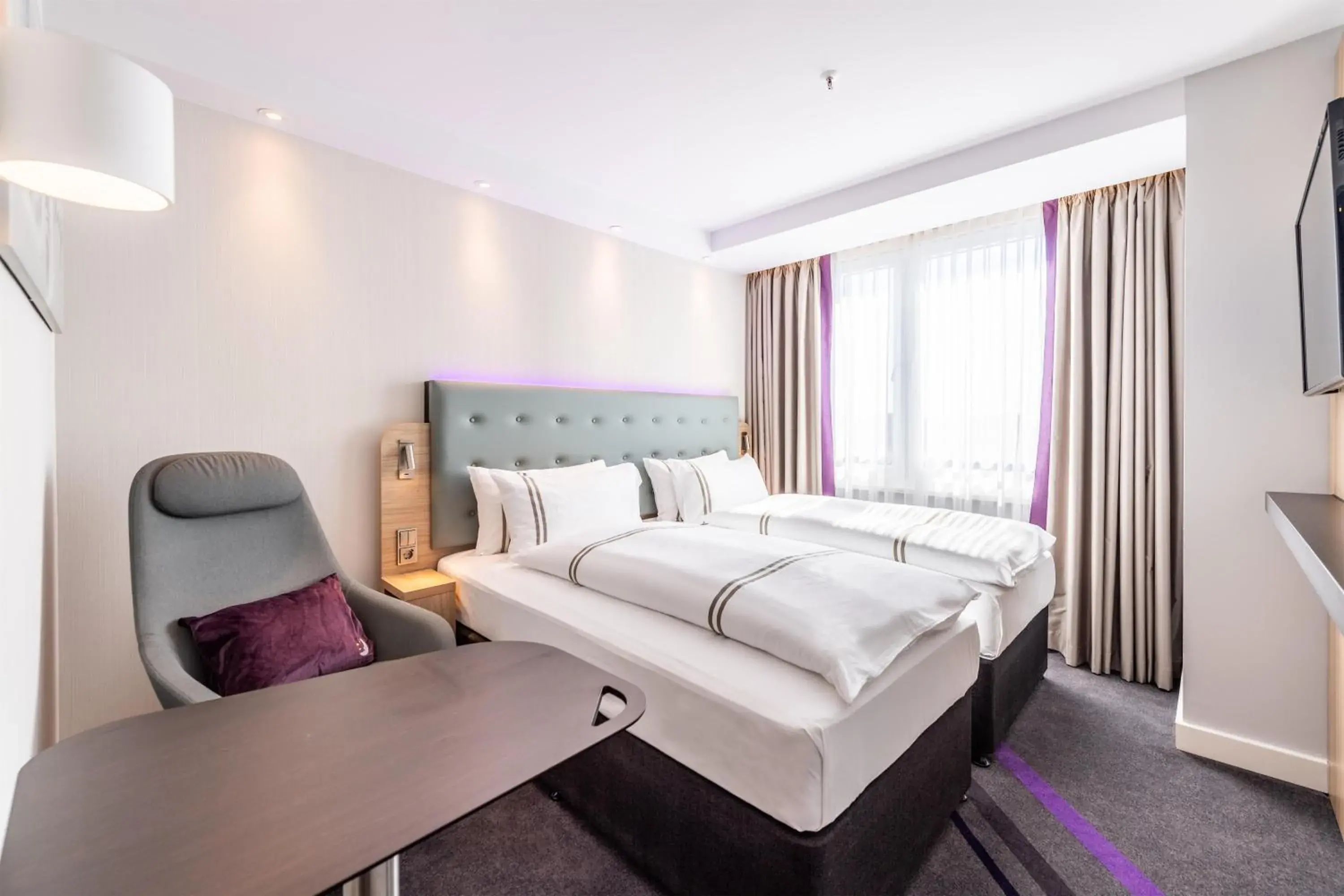 Bedroom, Bed in Premier Inn Köln City Süd Bedroom, Bed in Premier Inn Köln City Süd
