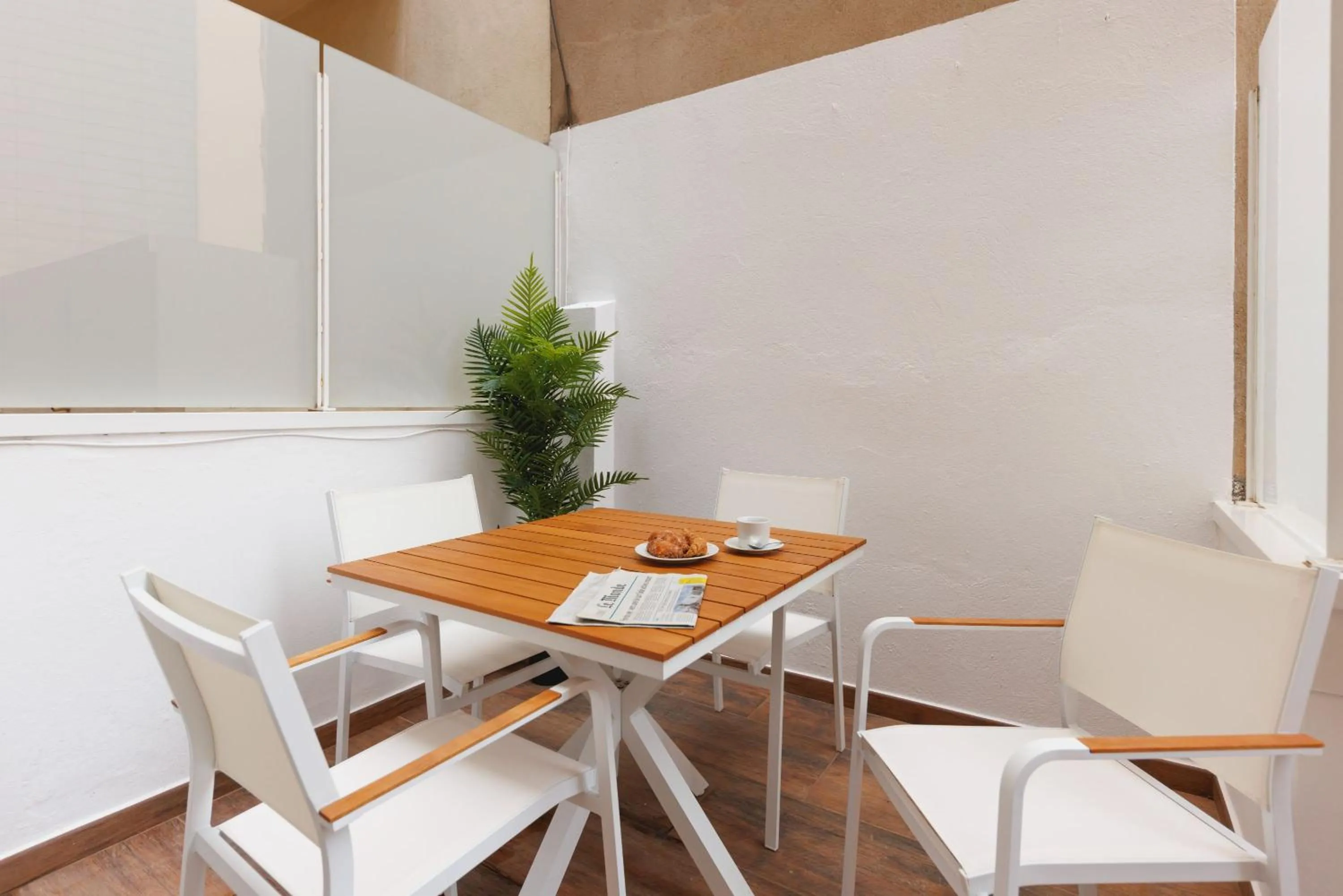 Balcony/Terrace in Bravissimo Figuerola, Spacious 3-bedroom apartment