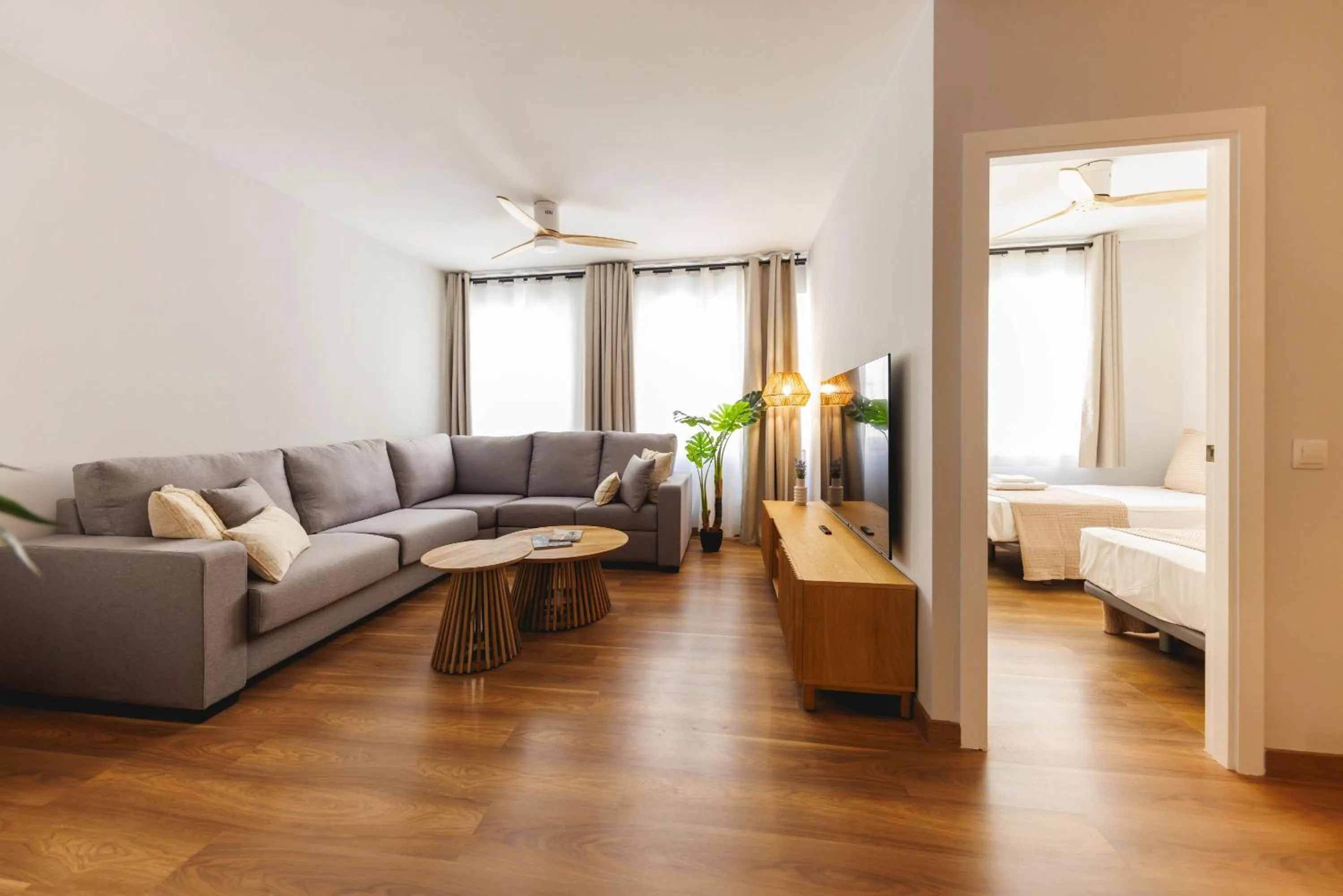 Living room, Bed in Bravissimo Figuerola, Spacious 3-bedroom apartment