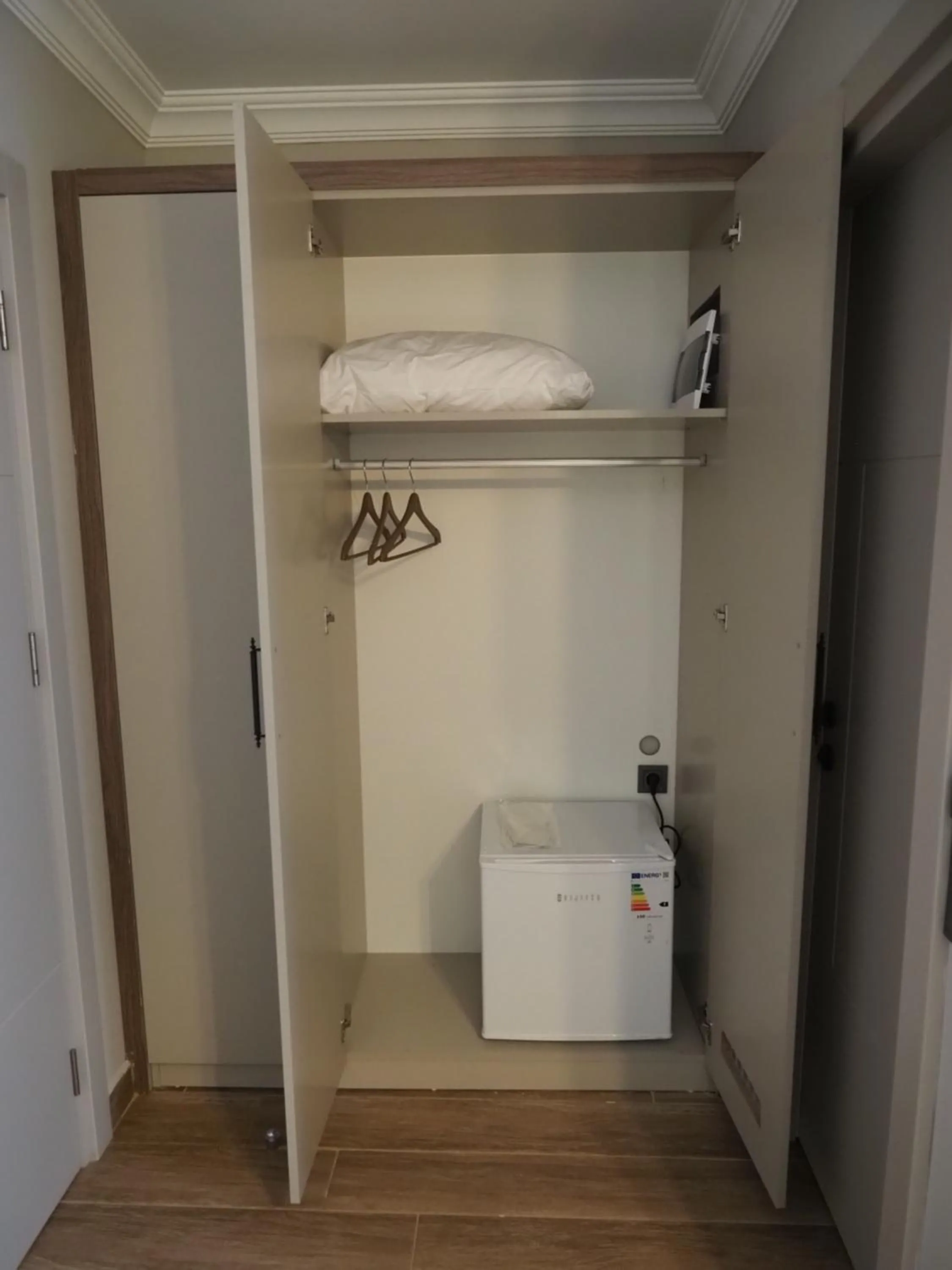 wardrobe in Zenia Hotel