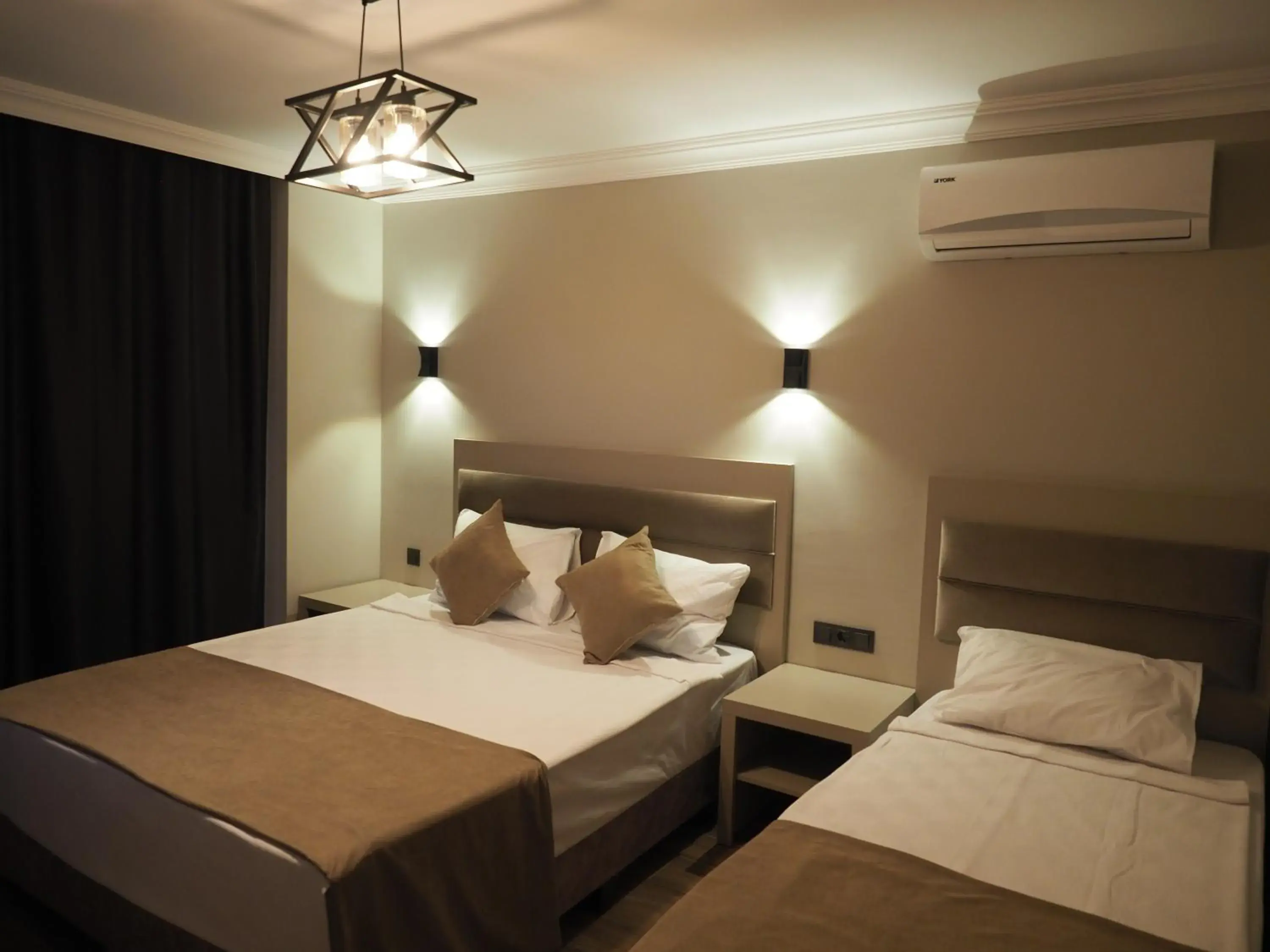 Comfort Triple Room with Shower - single occupancy in Zenia Hotel Comfort Triple Room with Shower - single occupancy in Zenia Hotel