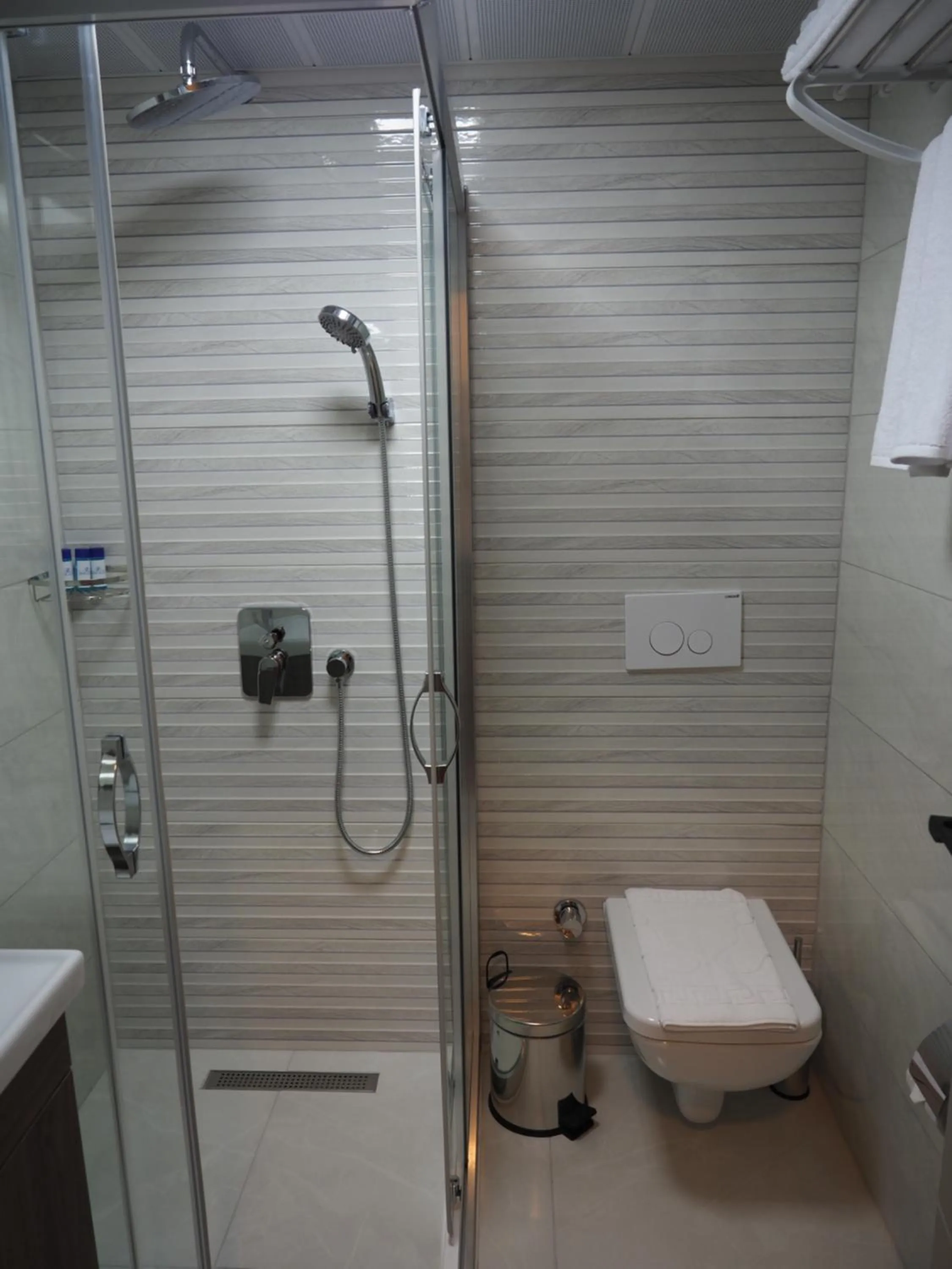 Bathroom in Zenia Hotel