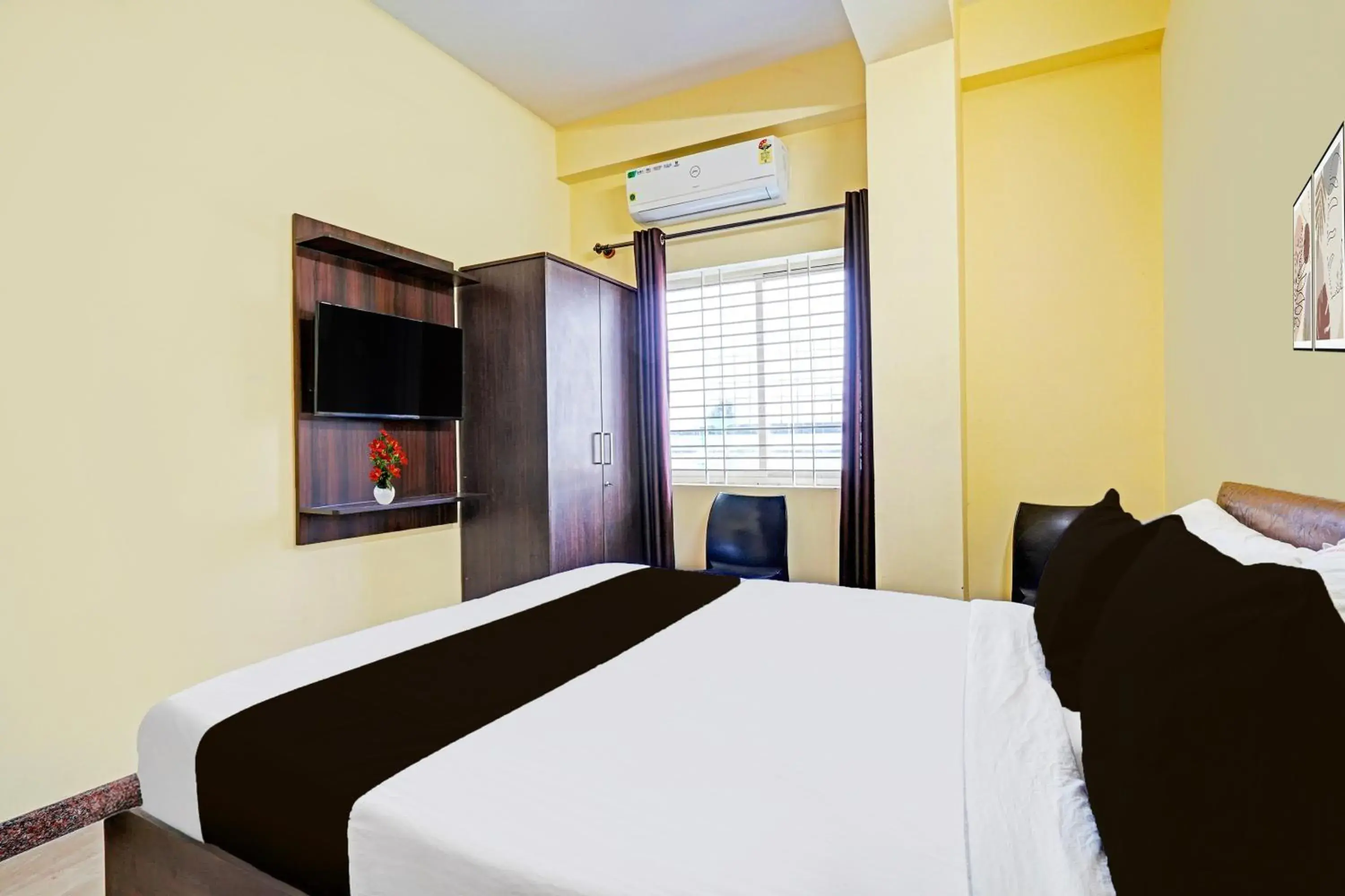 Bedroom, Bed in Super Hotel O Srigandhakavalu formerly Chamundeshwari Lodging Bedroom, Bed in Super Hotel O Srigandhakavalu formerly Chamundeshwari Lodging