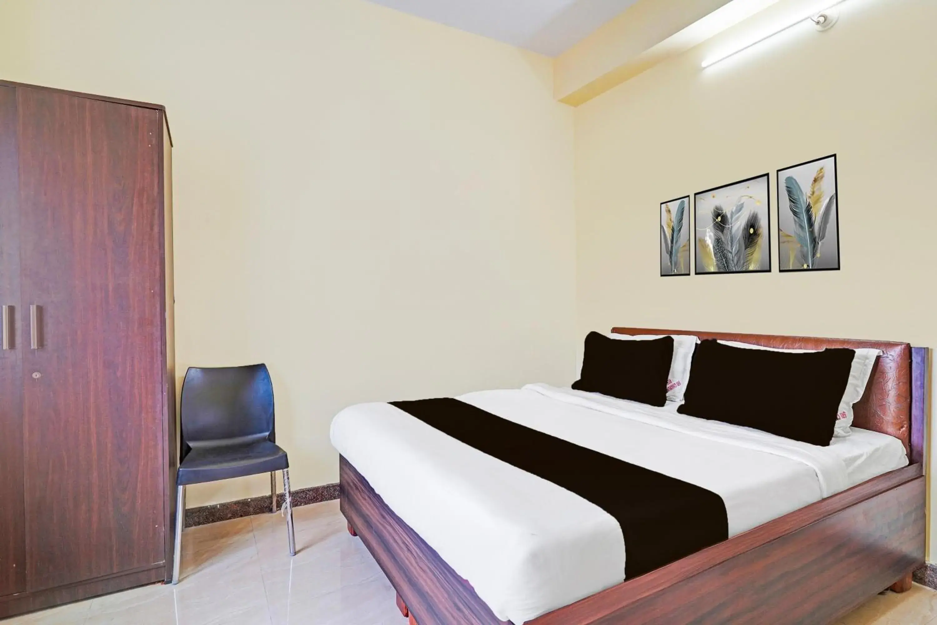 Bedroom, Bed in Super Hotel O Srigandhakavalu formerly Chamundeshwari Lodging Bedroom, Bed in Super Hotel O Srigandhakavalu formerly Chamundeshwari Lodging