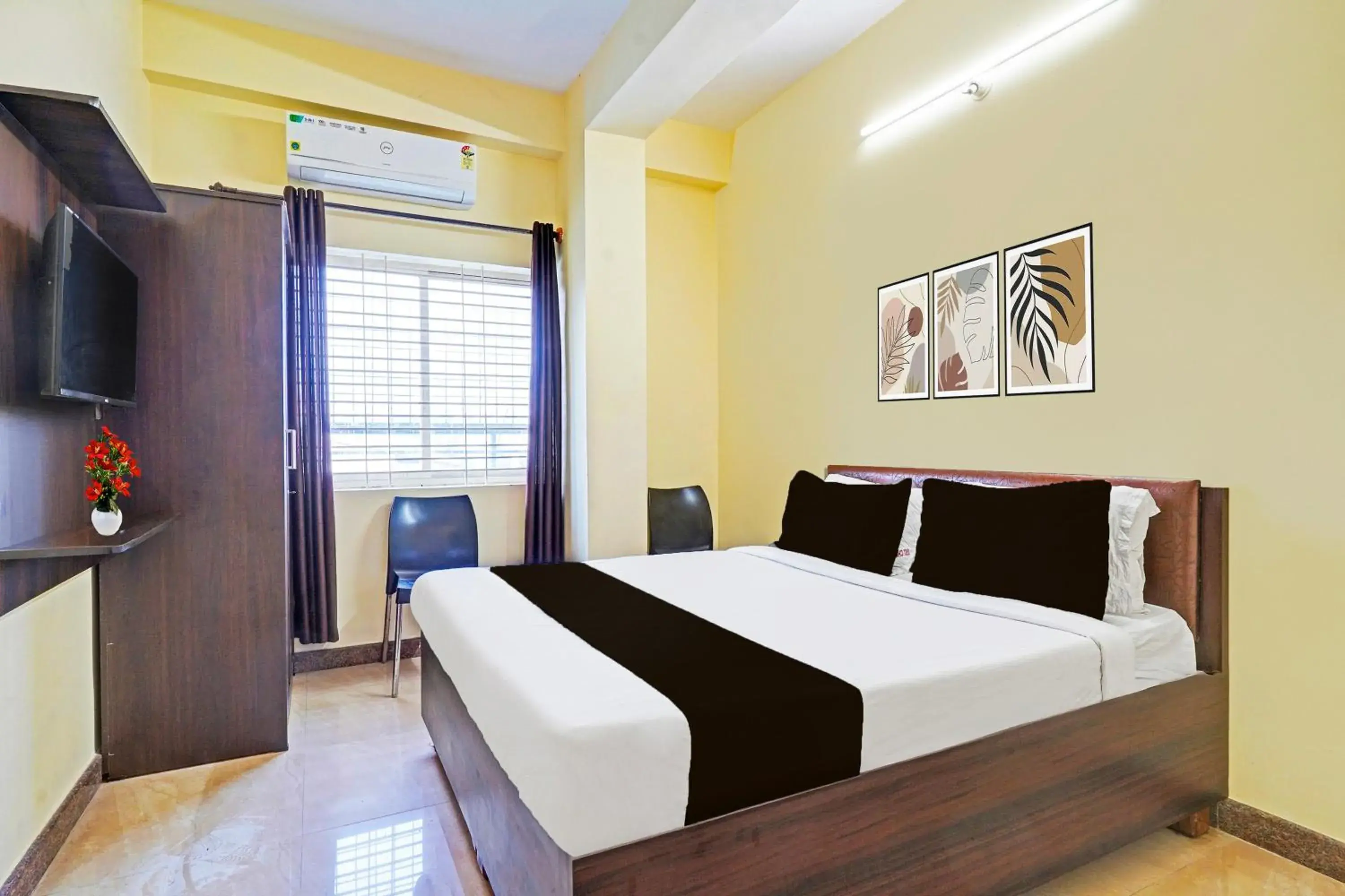 Bedroom, Bed in Super Hotel O Srigandhakavalu formerly Chamundeshwari Lodging Bedroom, Bed in Super Hotel O Srigandhakavalu formerly Chamundeshwari Lodging