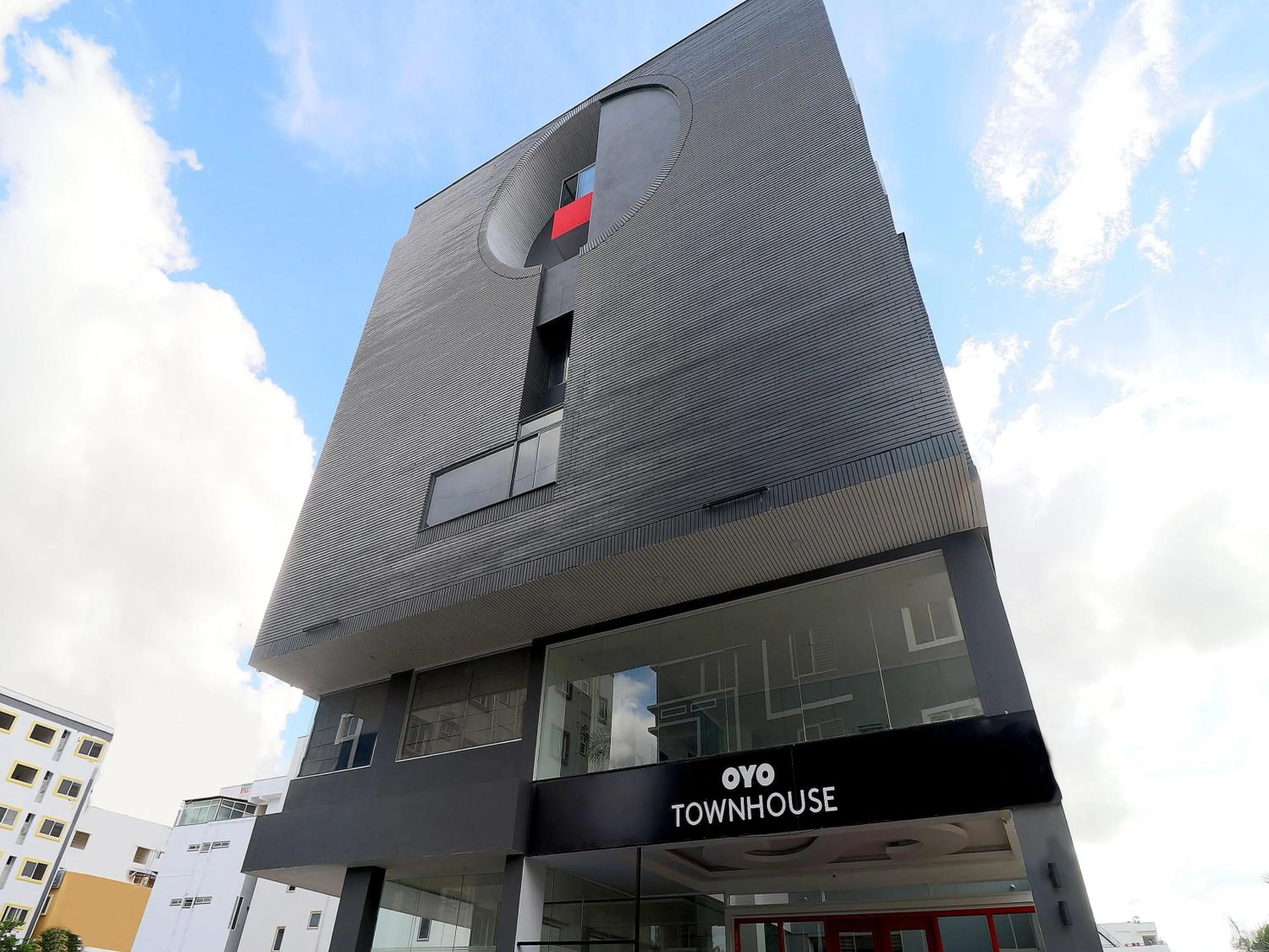 Facade/entrance in Super Townhouse Reva College University