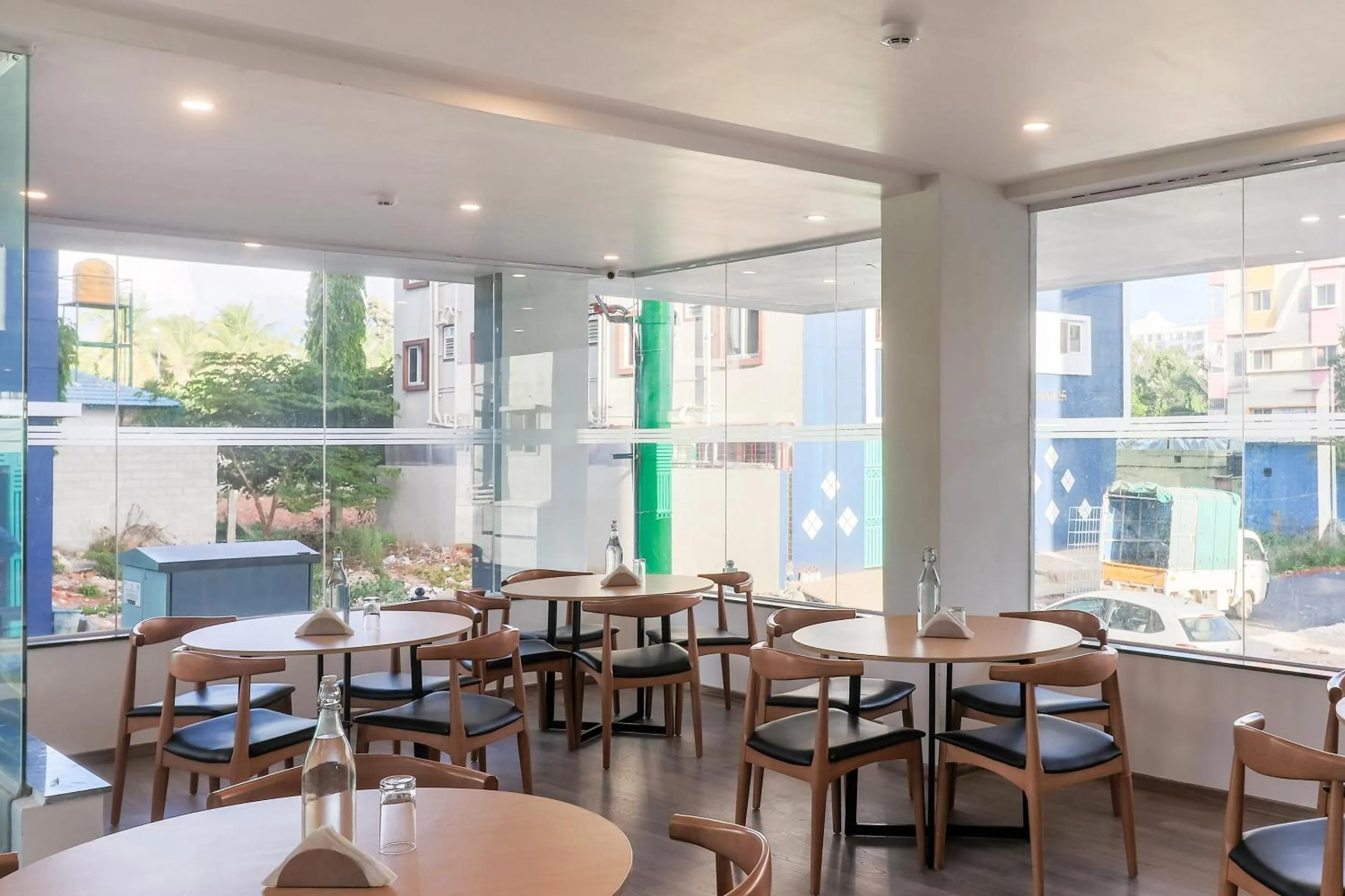 Restaurant/places to eat in Super Townhouse Reva College University