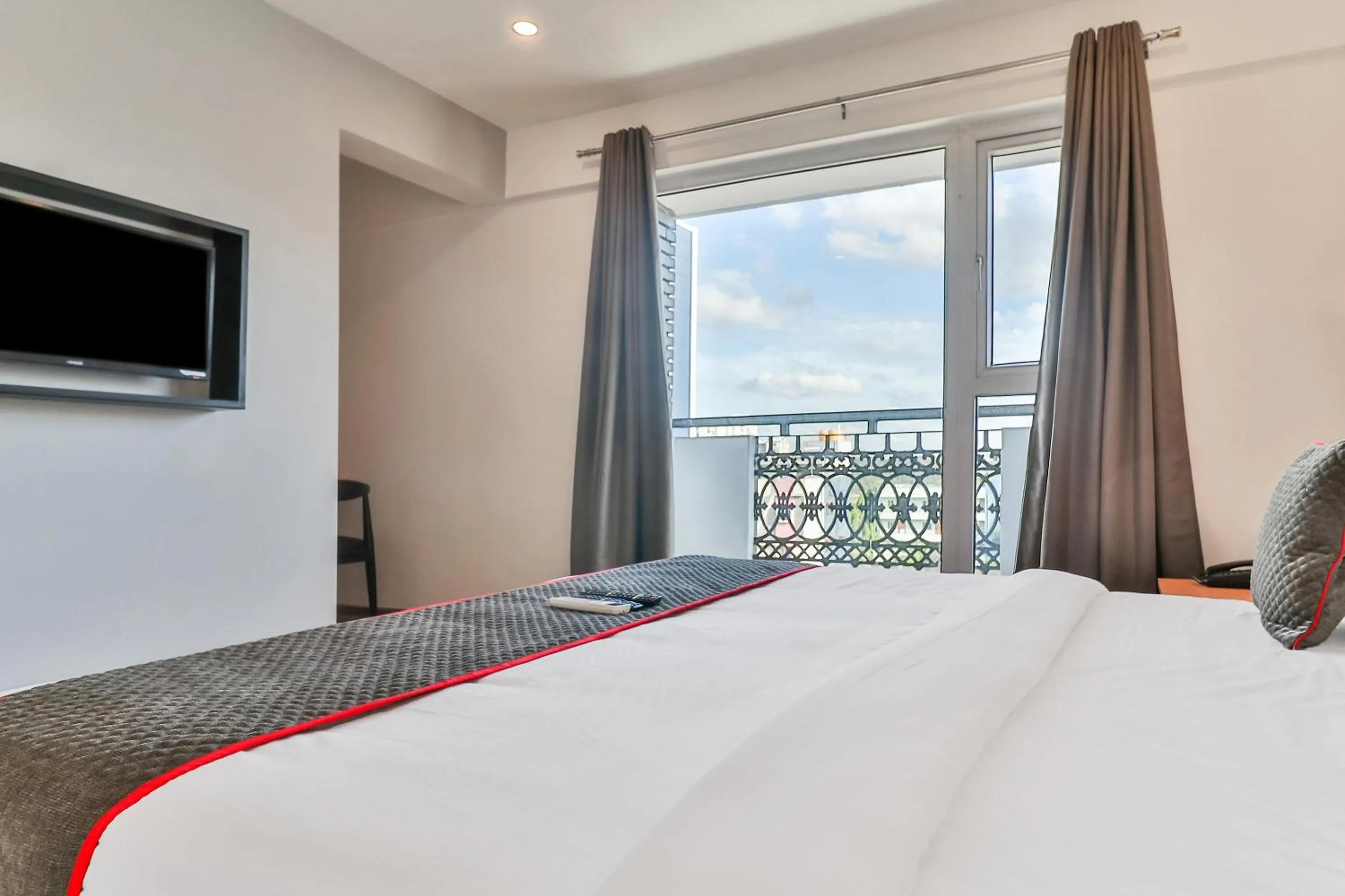 Bedroom, Bed in Super Townhouse Reva College University