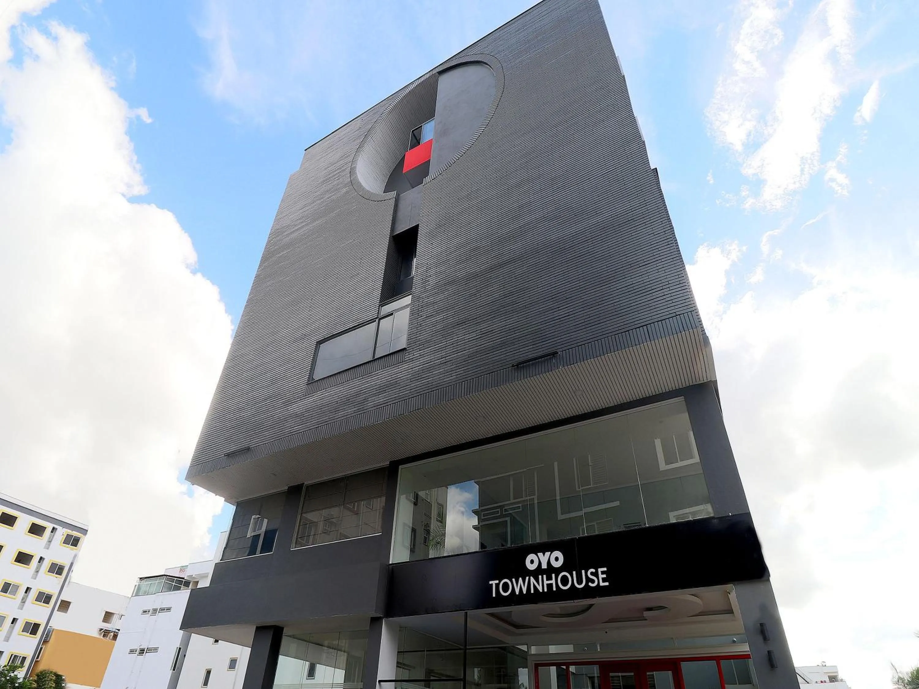 Facade/entrance in Super Townhouse Reva College University