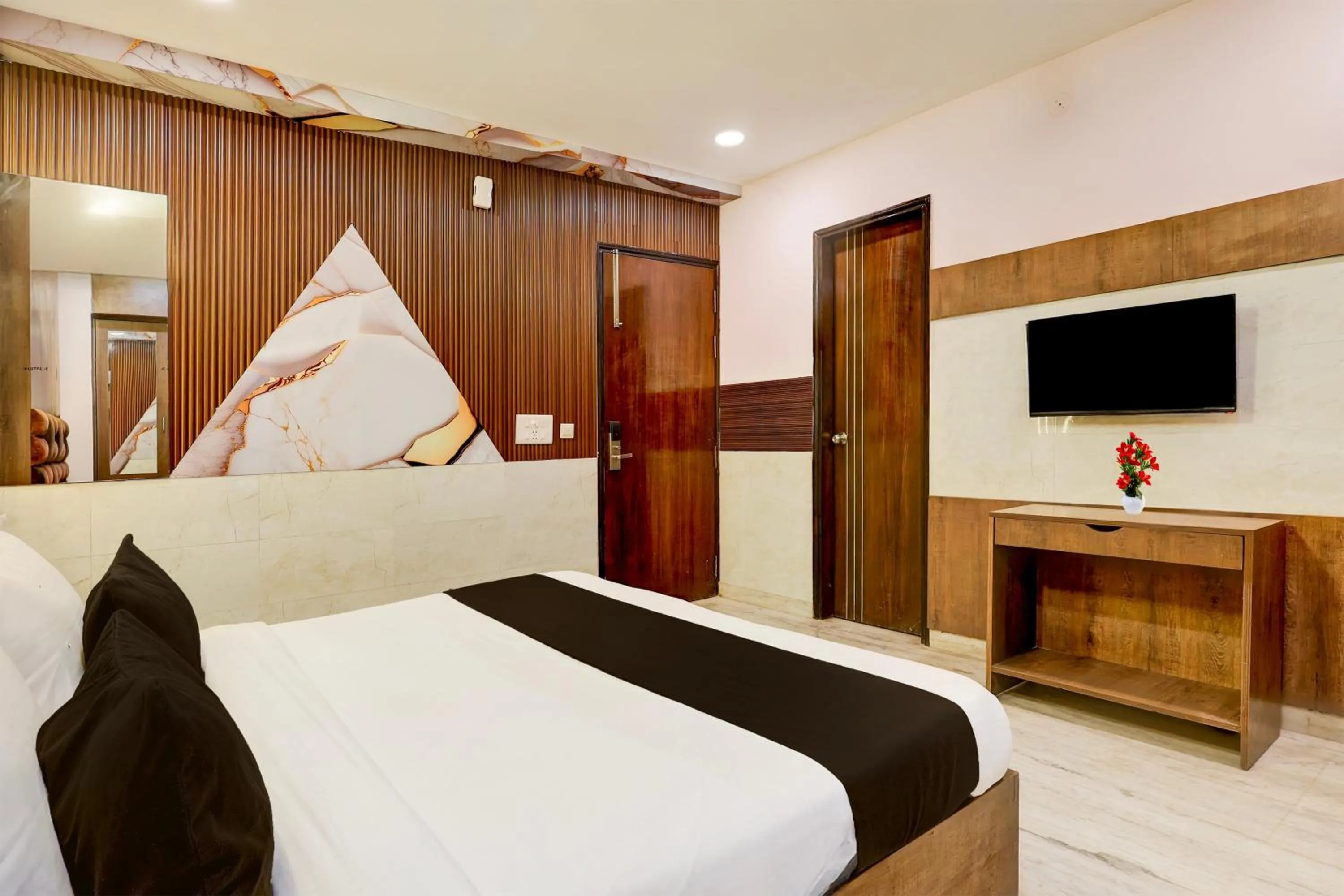 Bedroom, Bed in Super Hotel O Alipur Narela