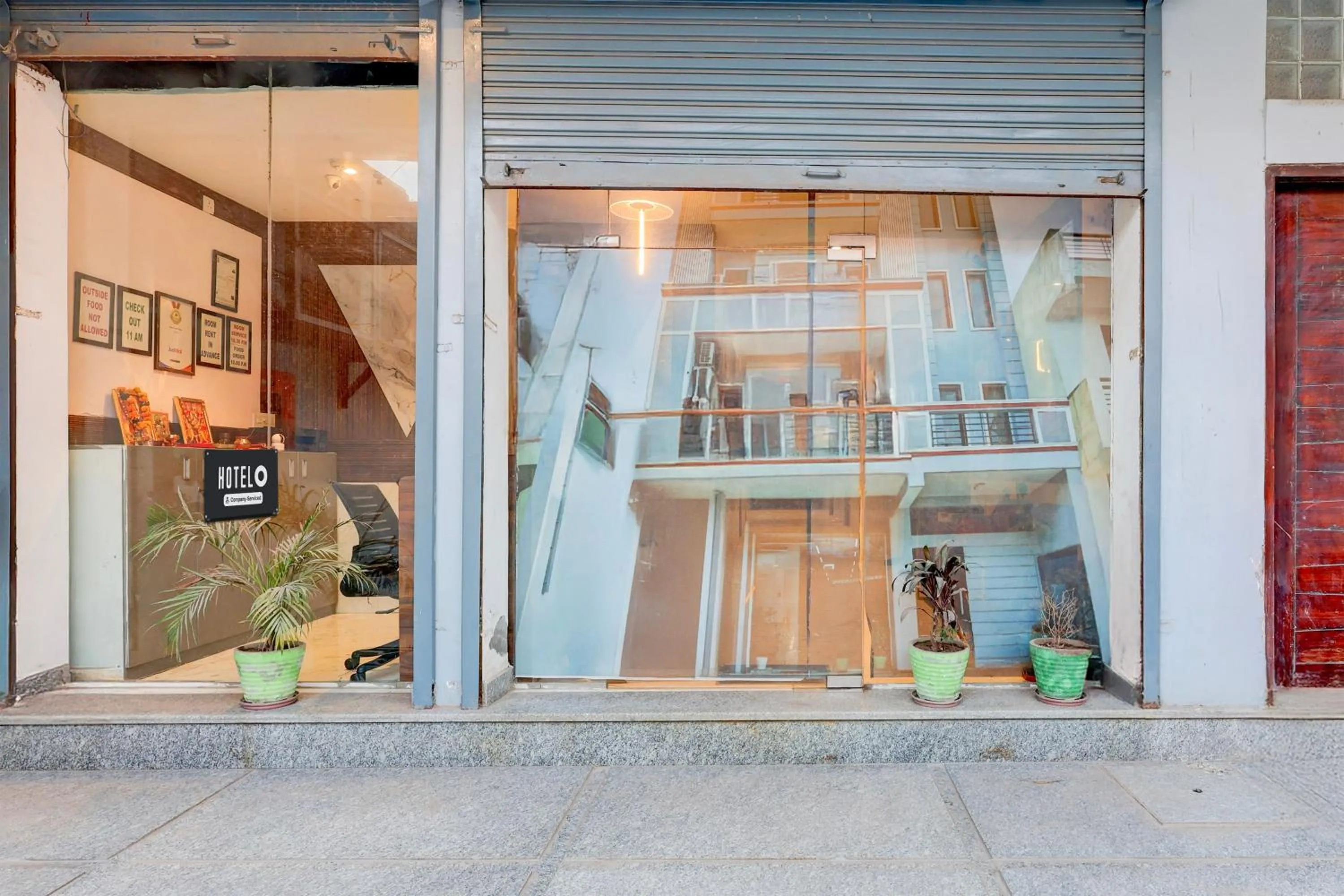 Facade/entrance in Super Hotel O Alipur Narela