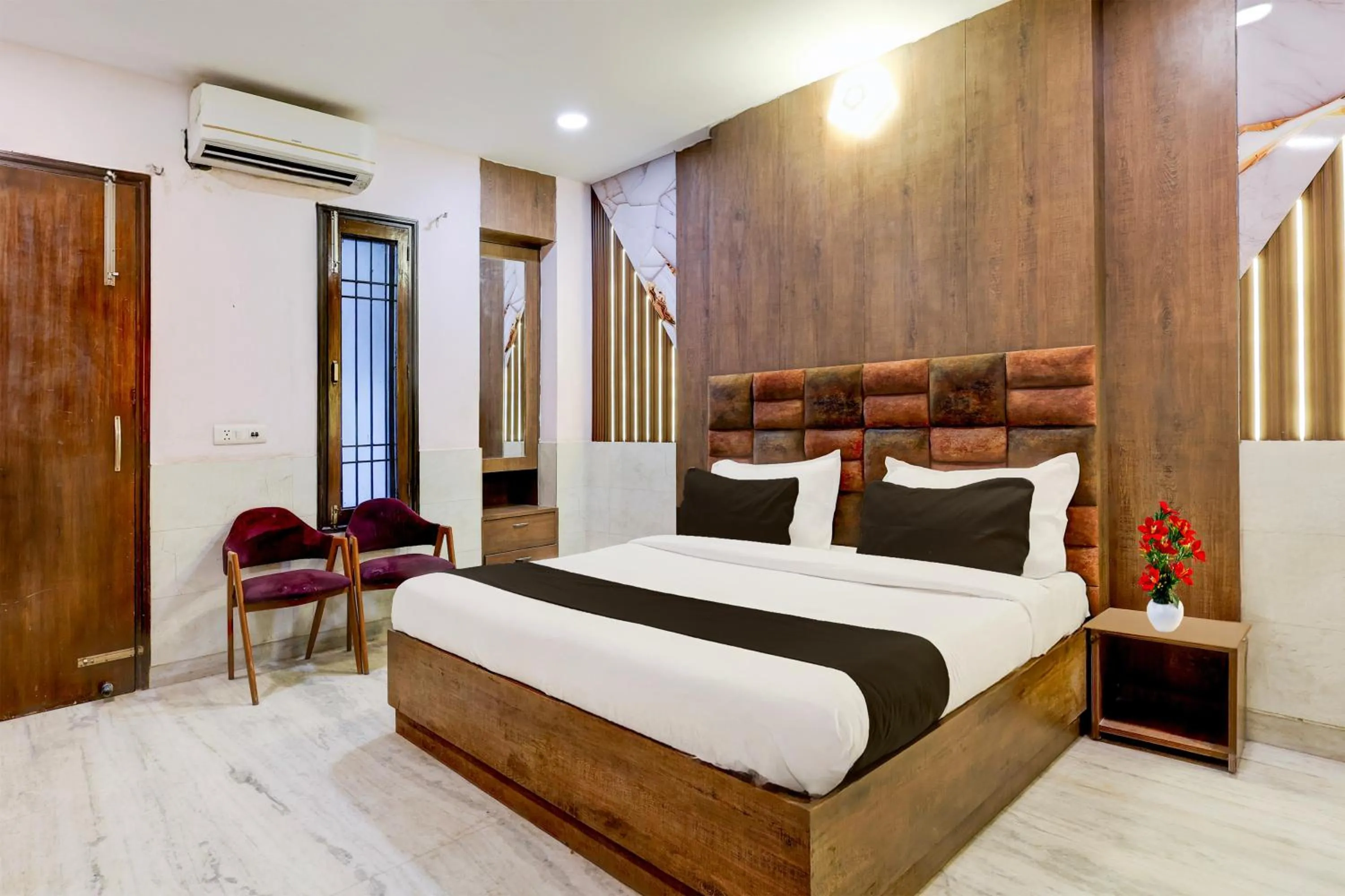 Bedroom, Bed in Super Hotel O Alipur Narela