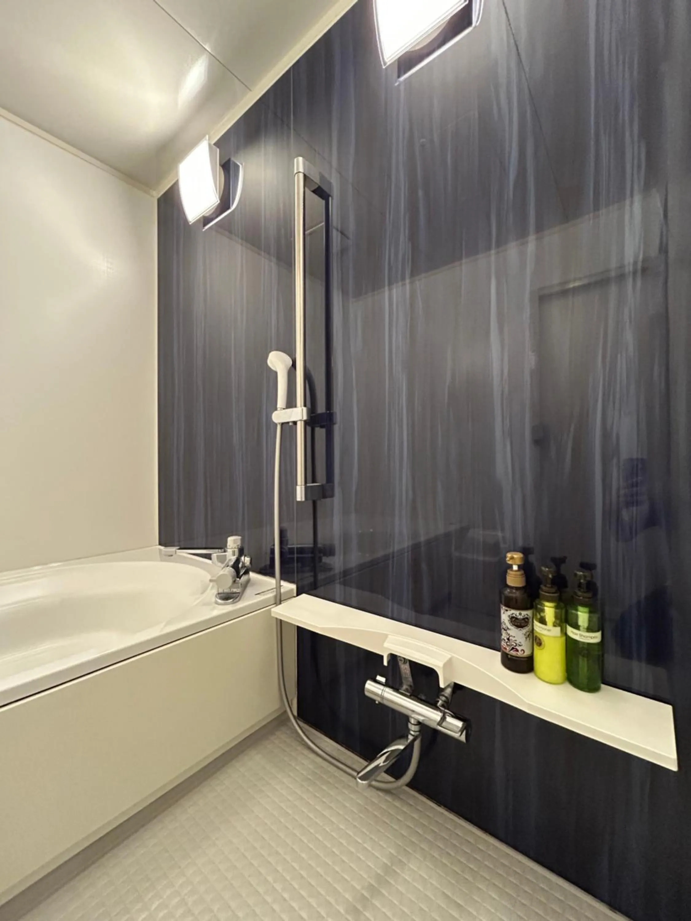 Shower in Hotel Takao Asile