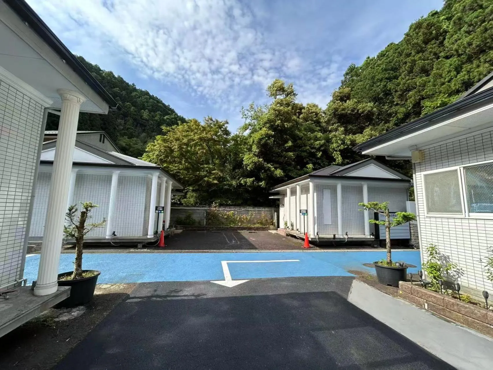 Parking in Hotel Takao Asile