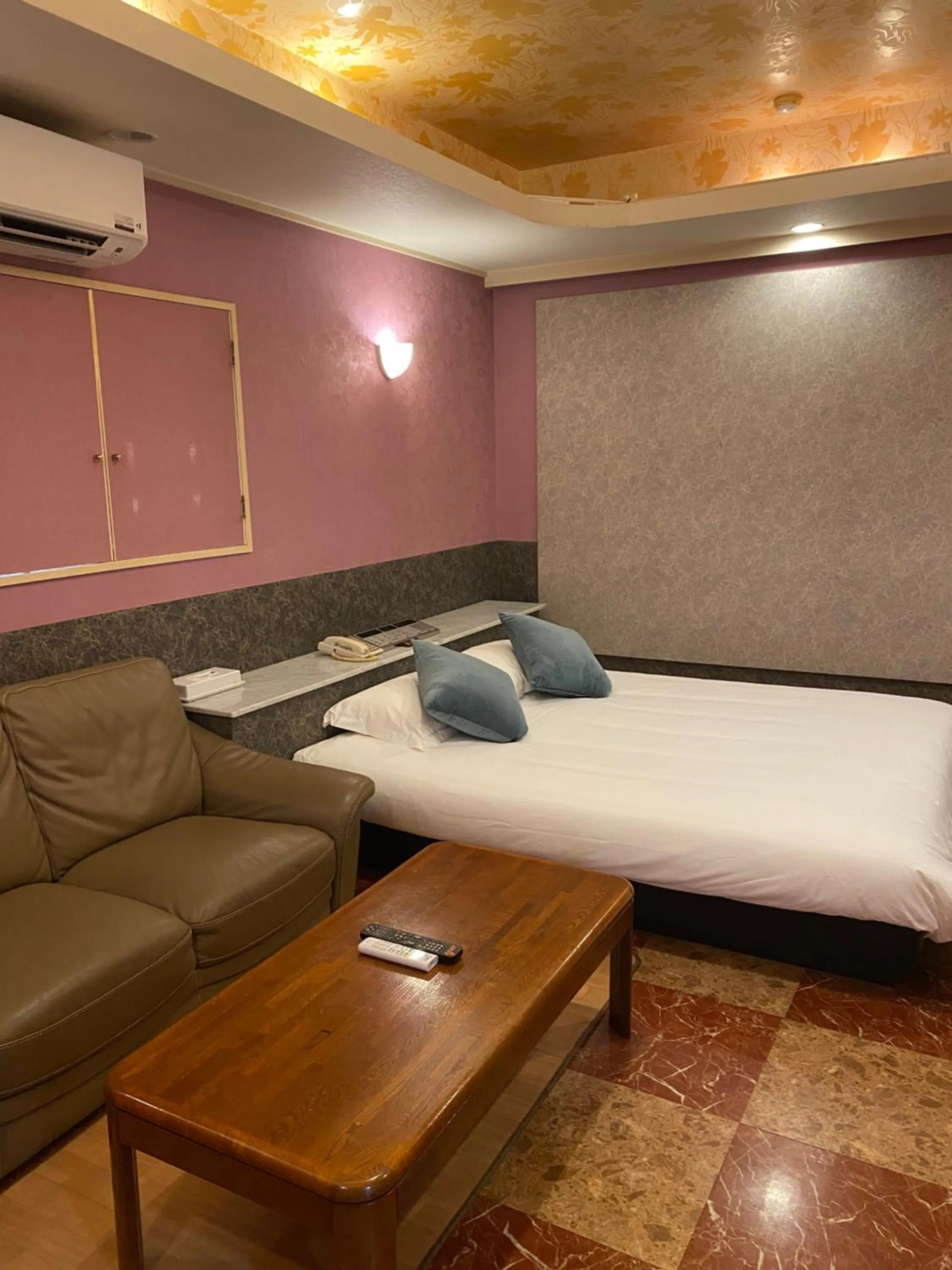 Bed in Hotel Takao Asile