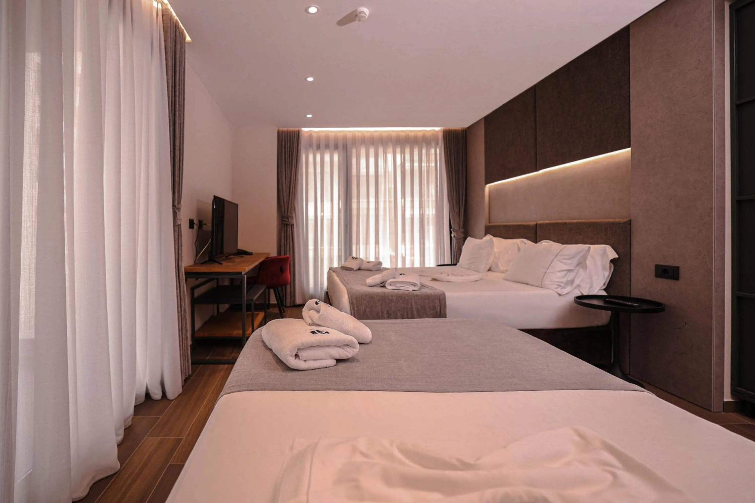 Deluxe Triple Room with Sea View in Frojd Kune Resort & Beach Hotel